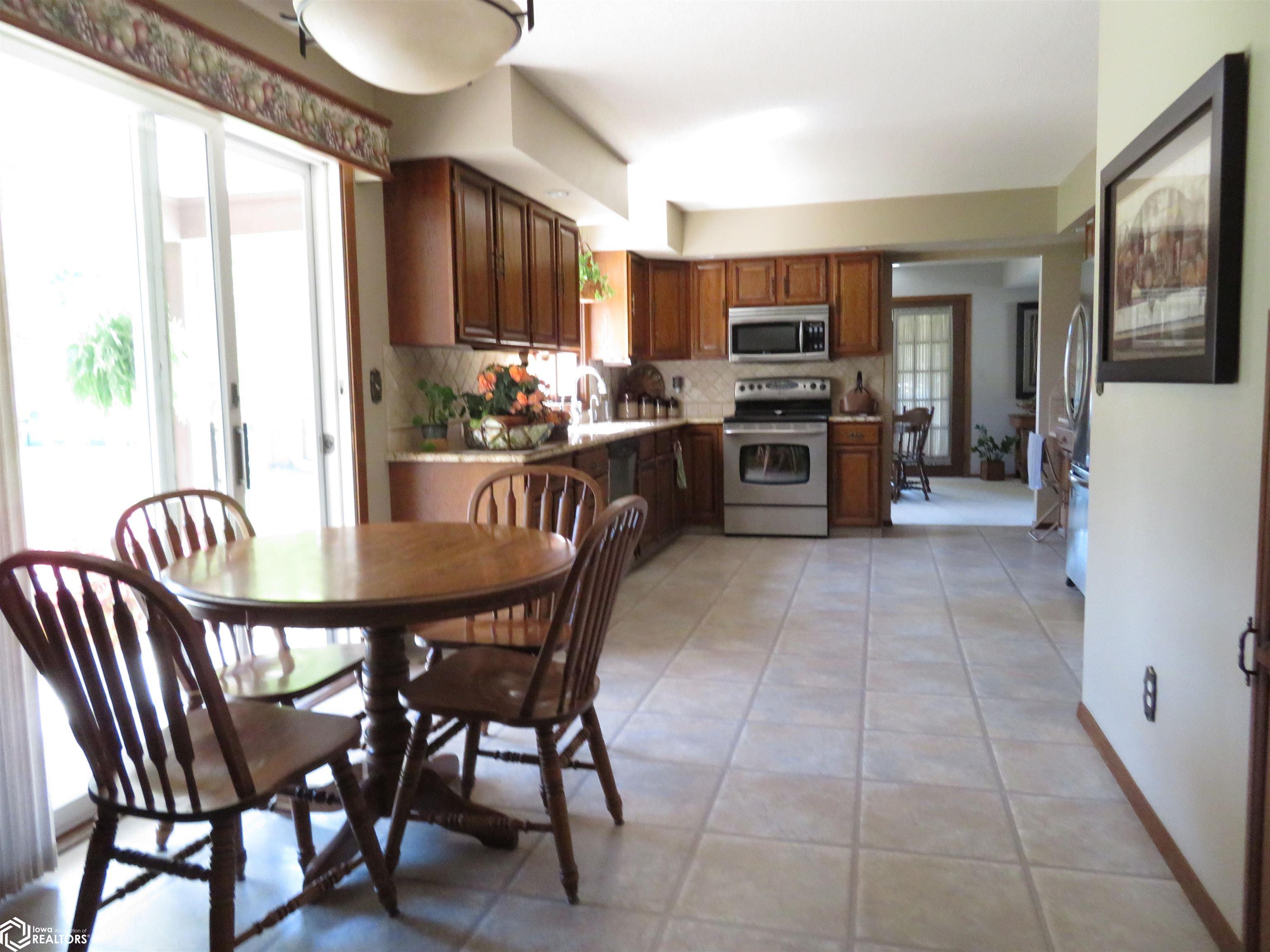 820 Cedar Drive, Clarion, Iowa image 10