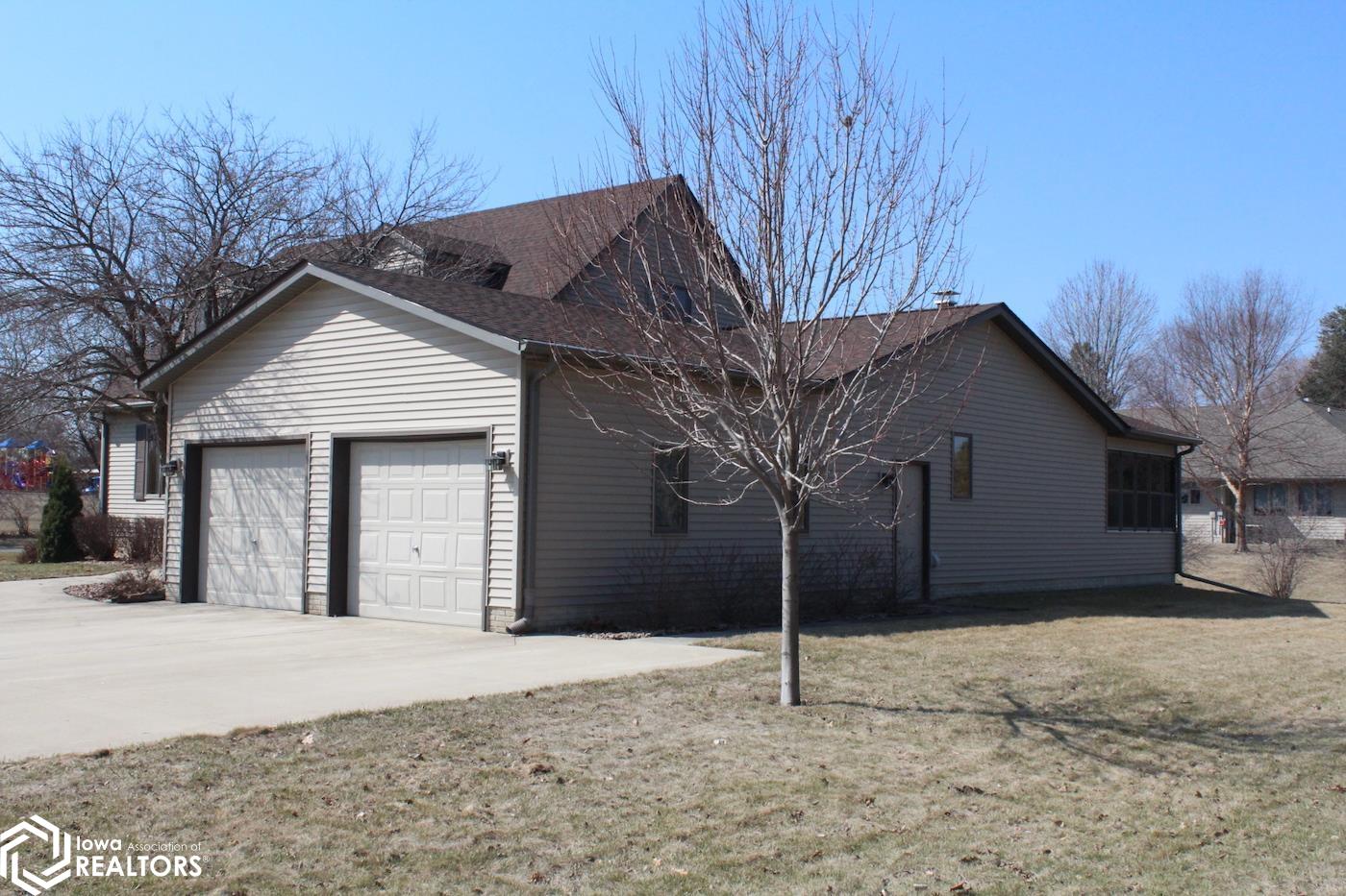 900 Division Street, Garner, Iowa image 4