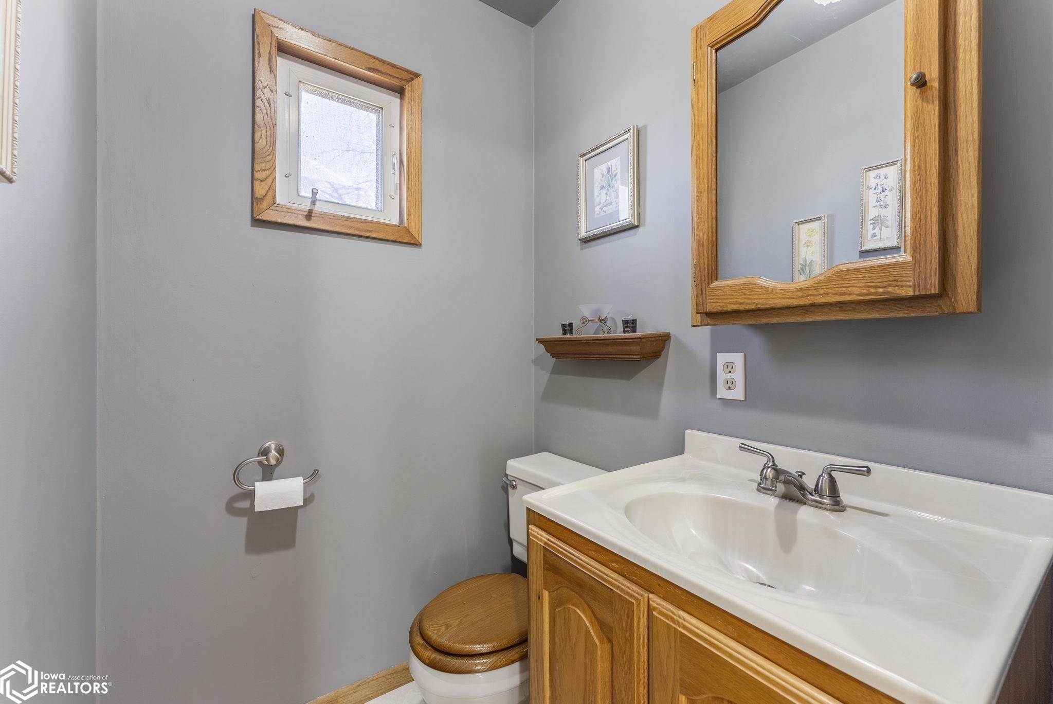 724 2nd Street, Washington, Iowa image 12