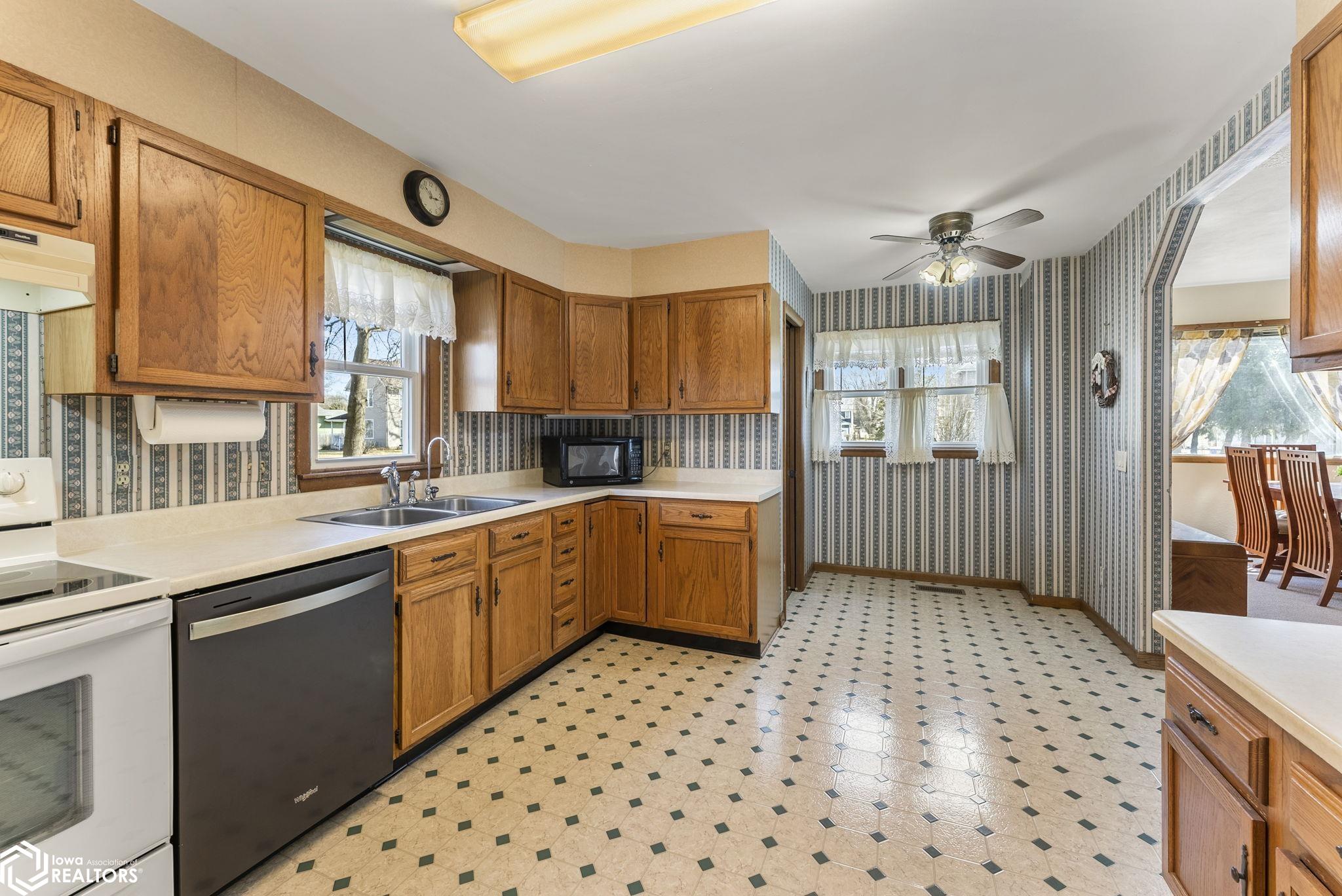724 2nd Street, Washington, Iowa image 14
