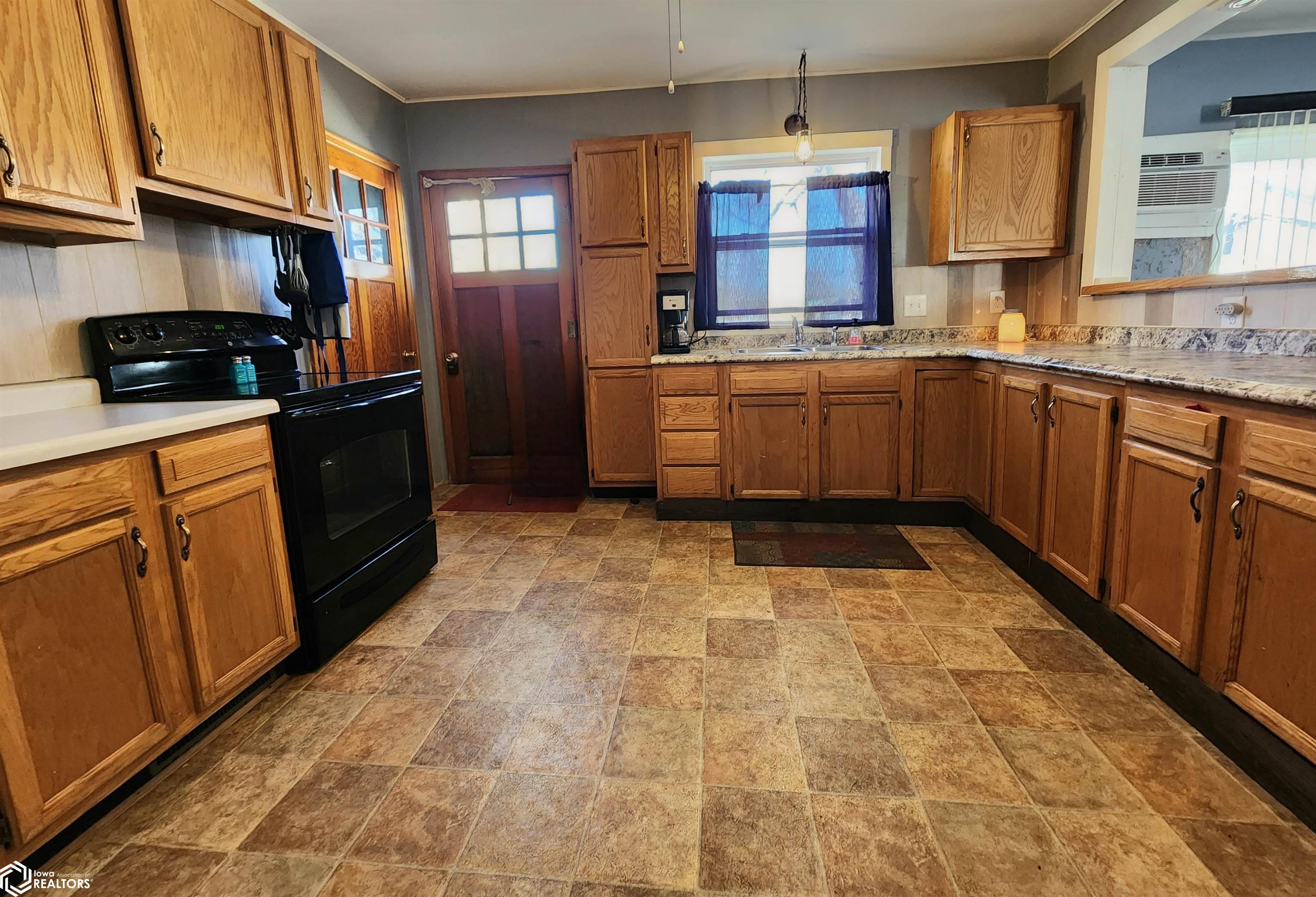 405 N Greeley Street, Corydon, Iowa image 7