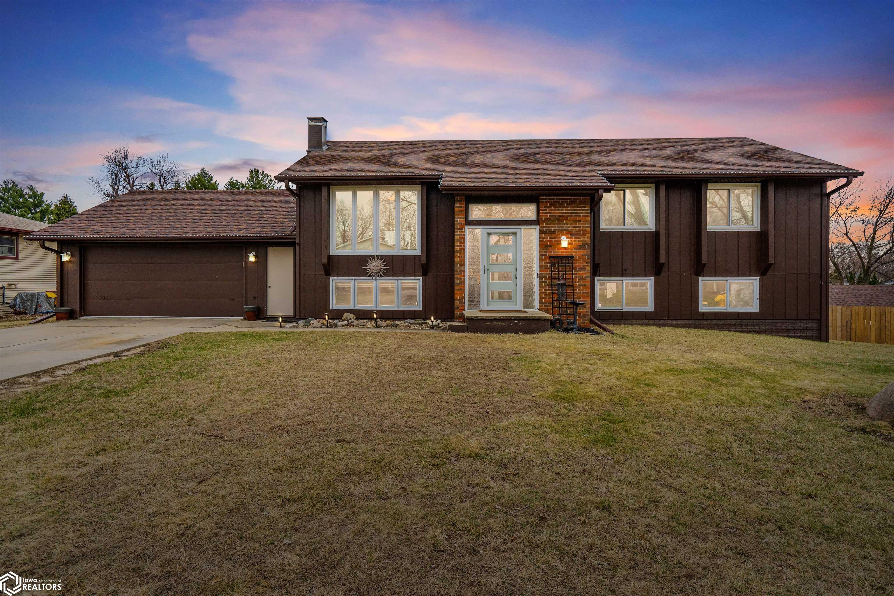 2202 Vermillion Lane, Marshalltown, Iowa image 1