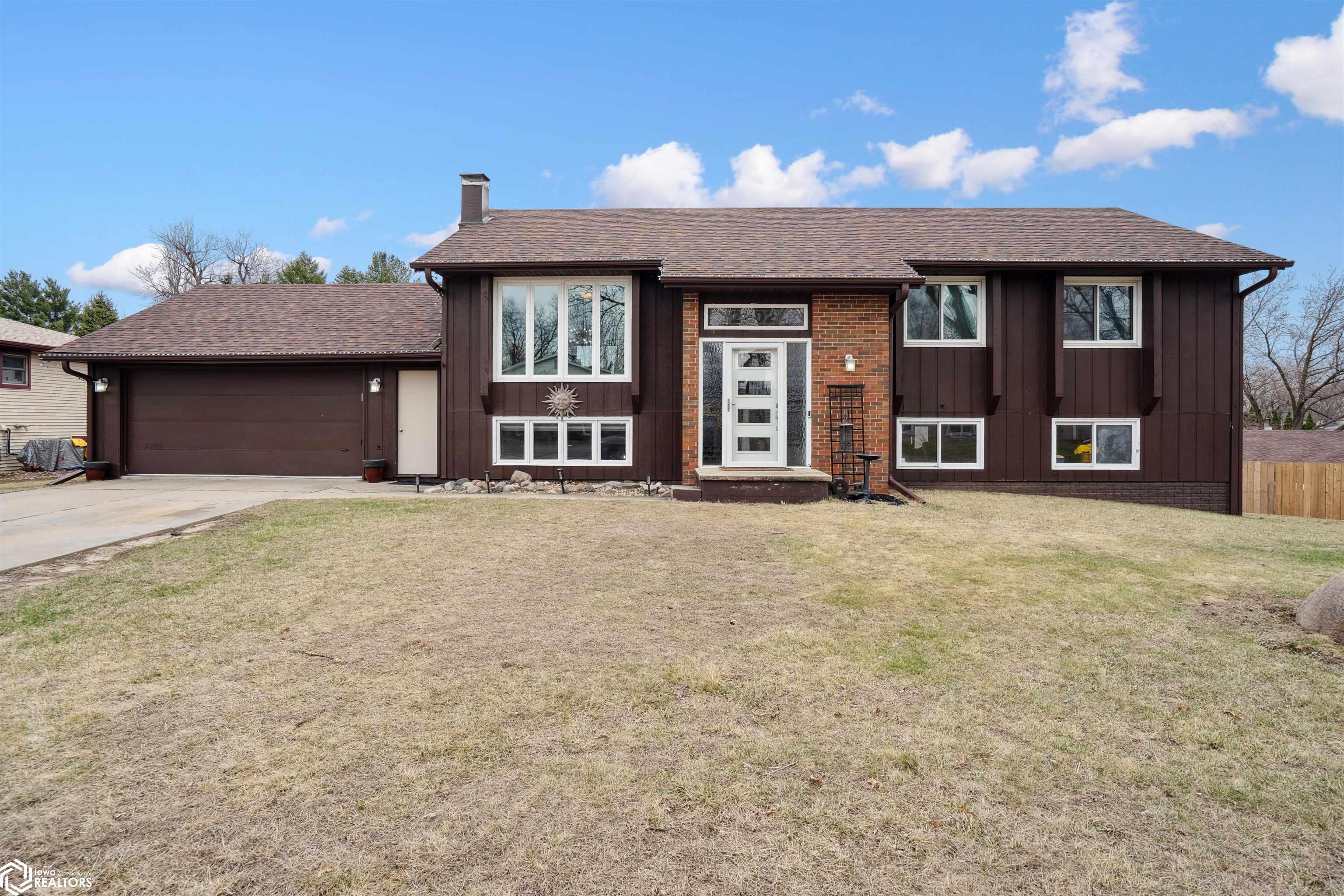 2202 Vermillion Lane, Marshalltown, Iowa image 2