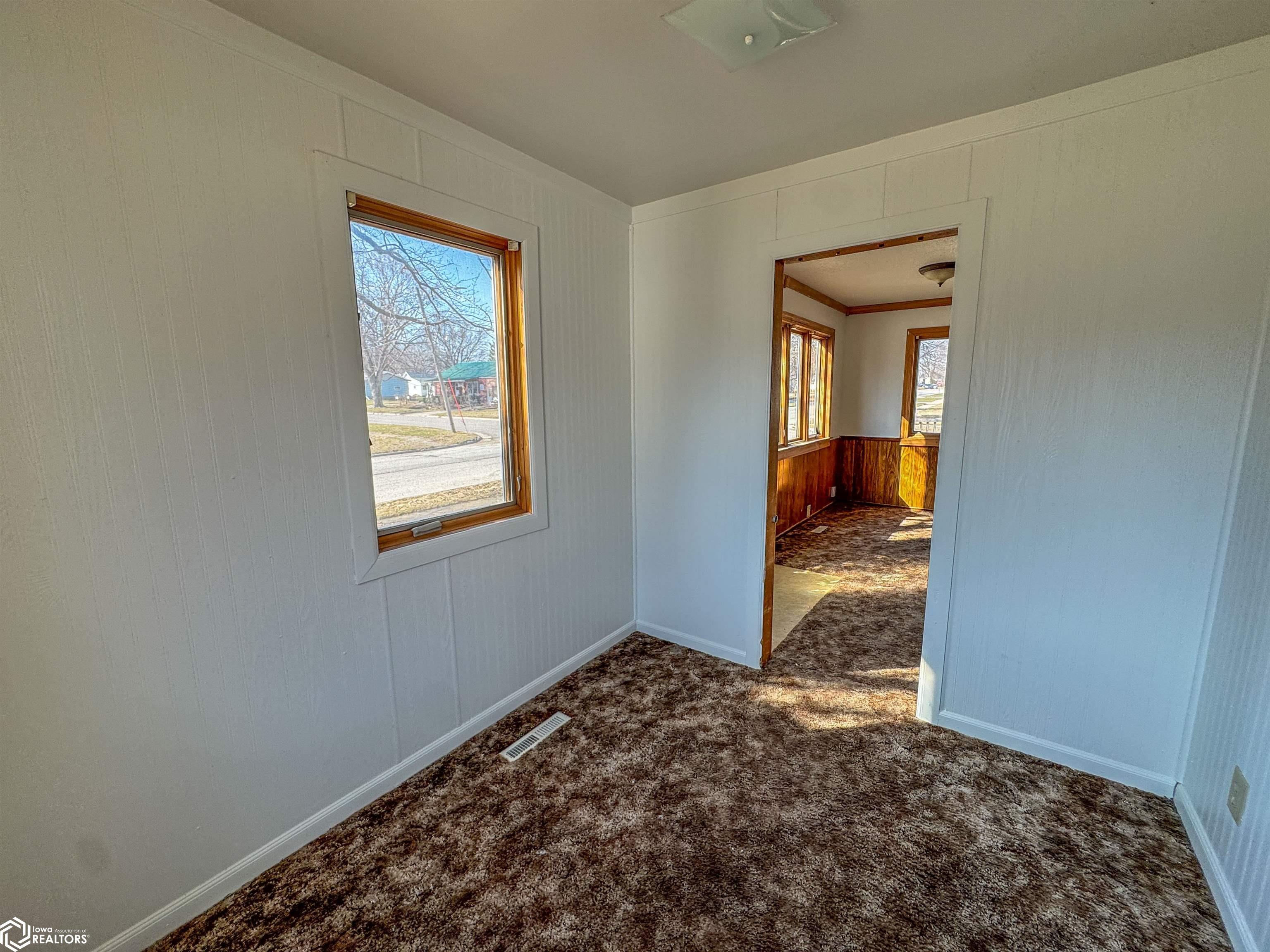 427 1st Street, Hampton, Iowa image 11