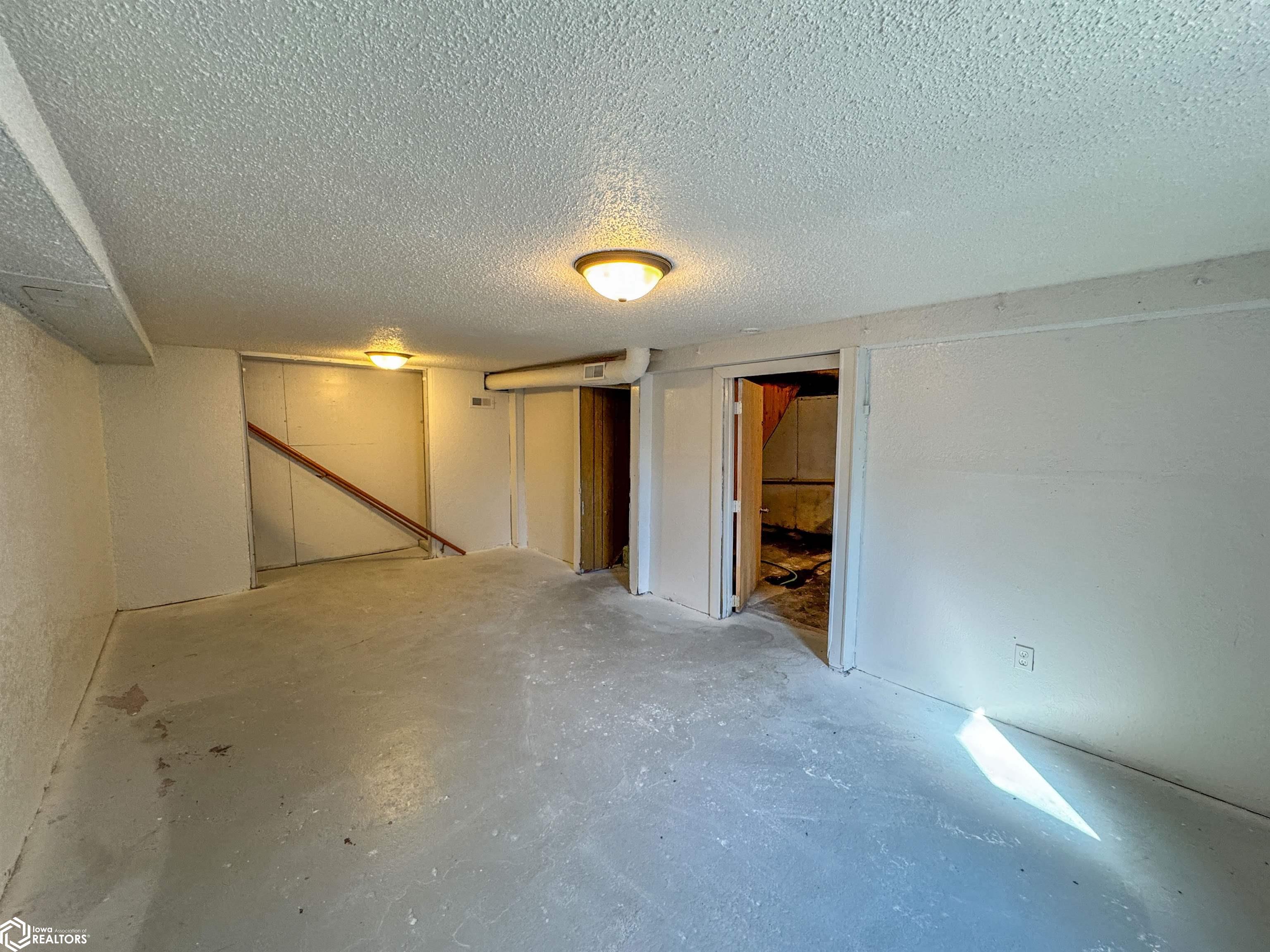 427 1st Street, Hampton, Iowa image 14