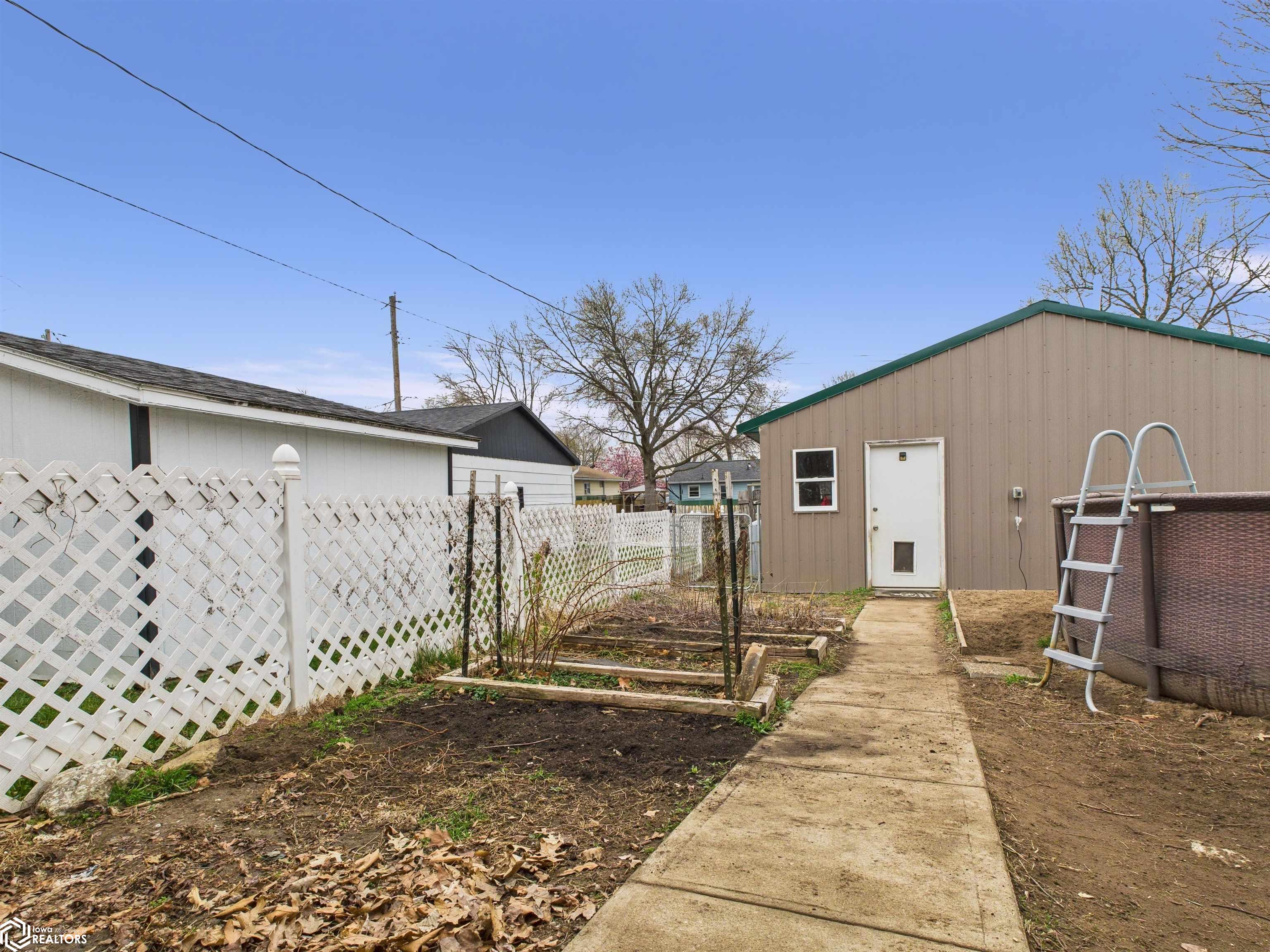 Walk from home to garage