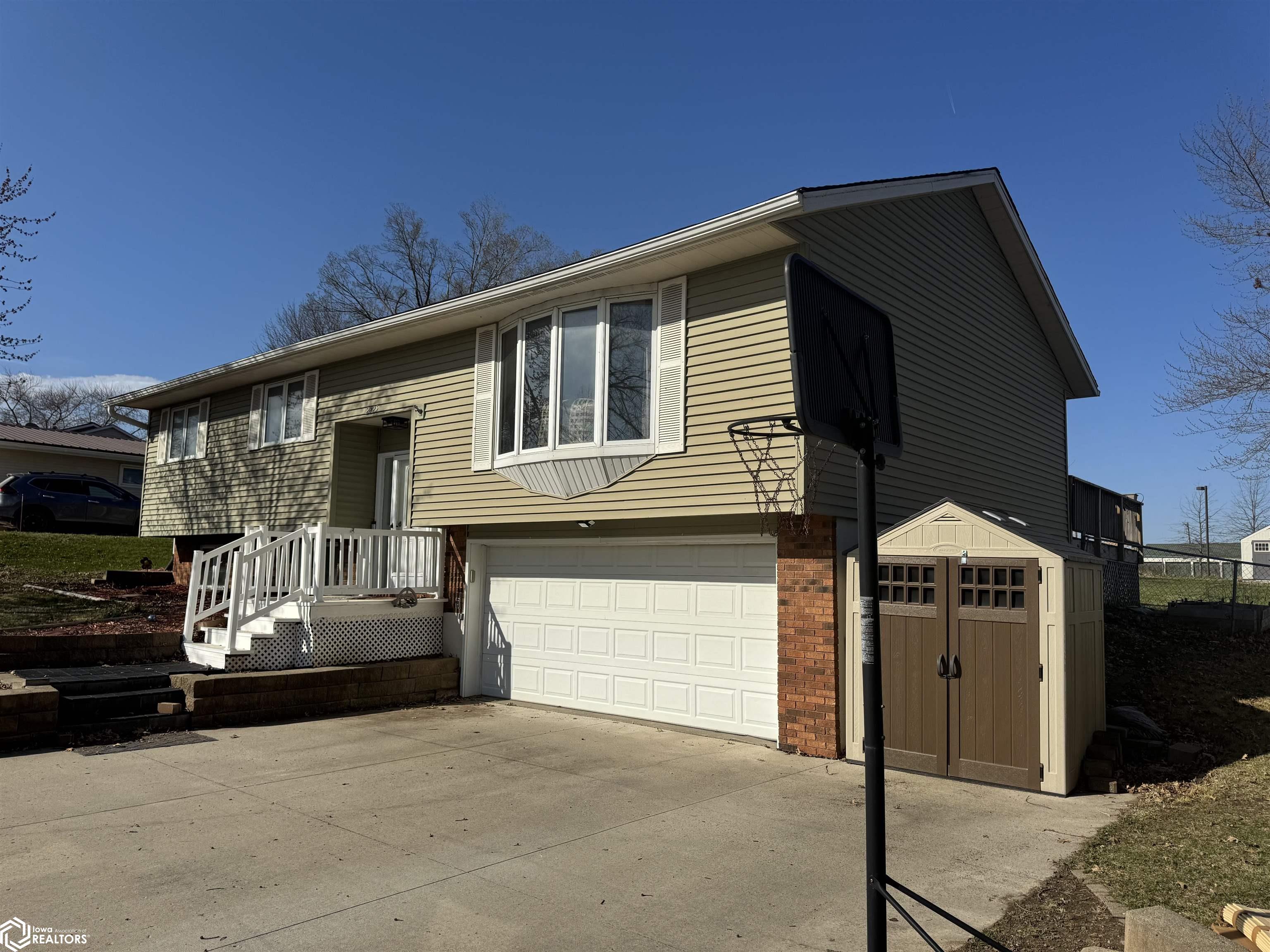 2825 Oak Meadow Drive, Ottumwa, Iowa image 2