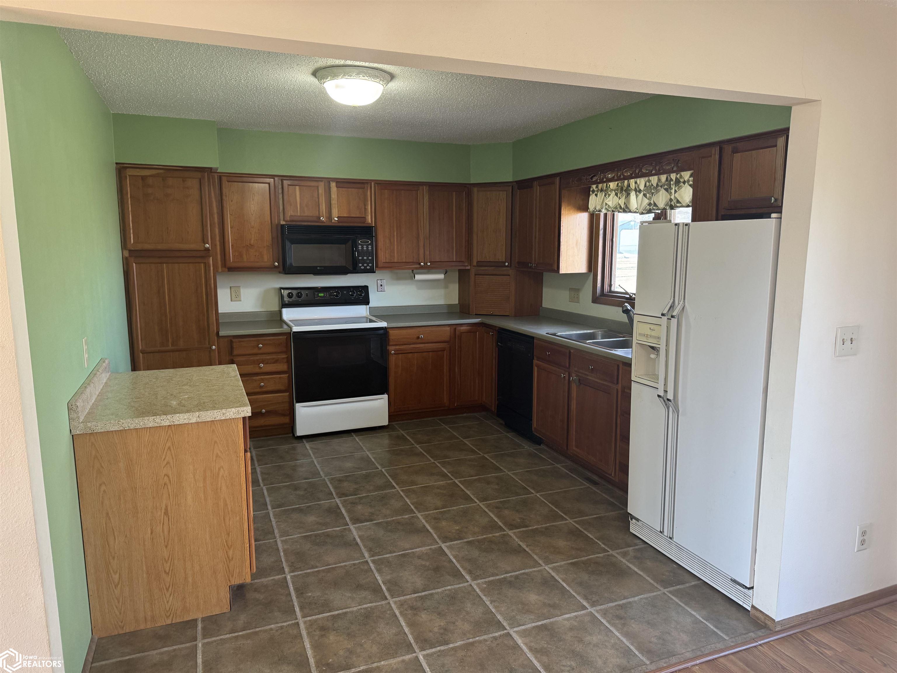 2825 Oak Meadow Drive, Ottumwa, Iowa image 11