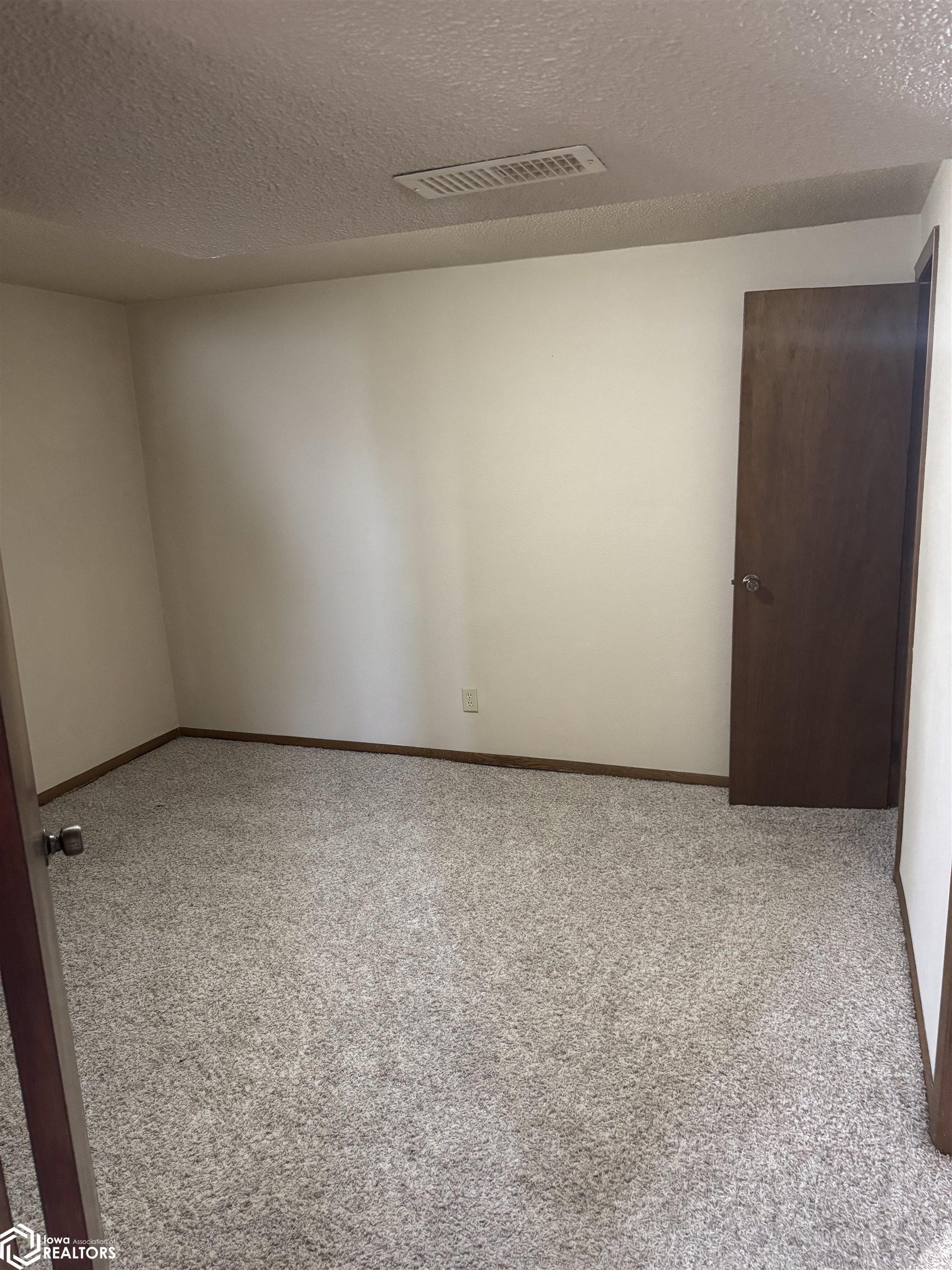 2825 Oak Meadow Drive, Ottumwa, Iowa image 16