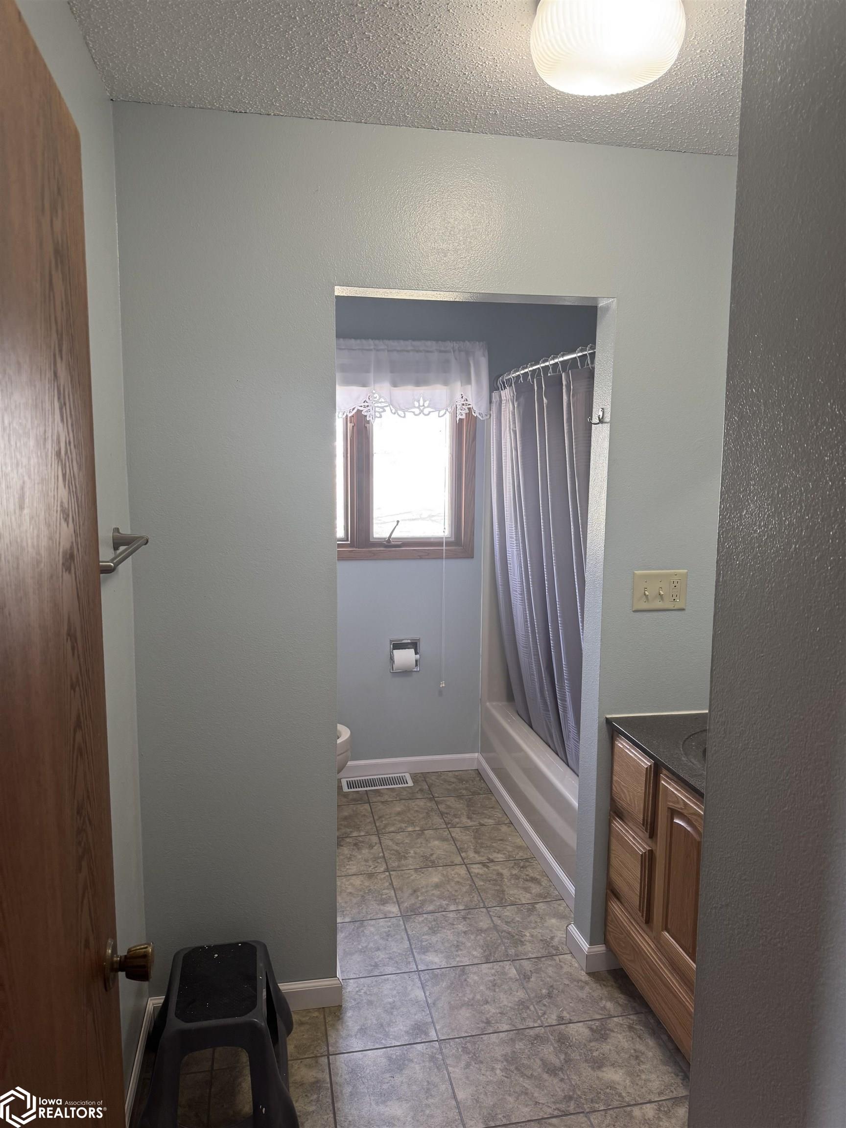 2825 Oak Meadow Drive, Ottumwa, Iowa image 18