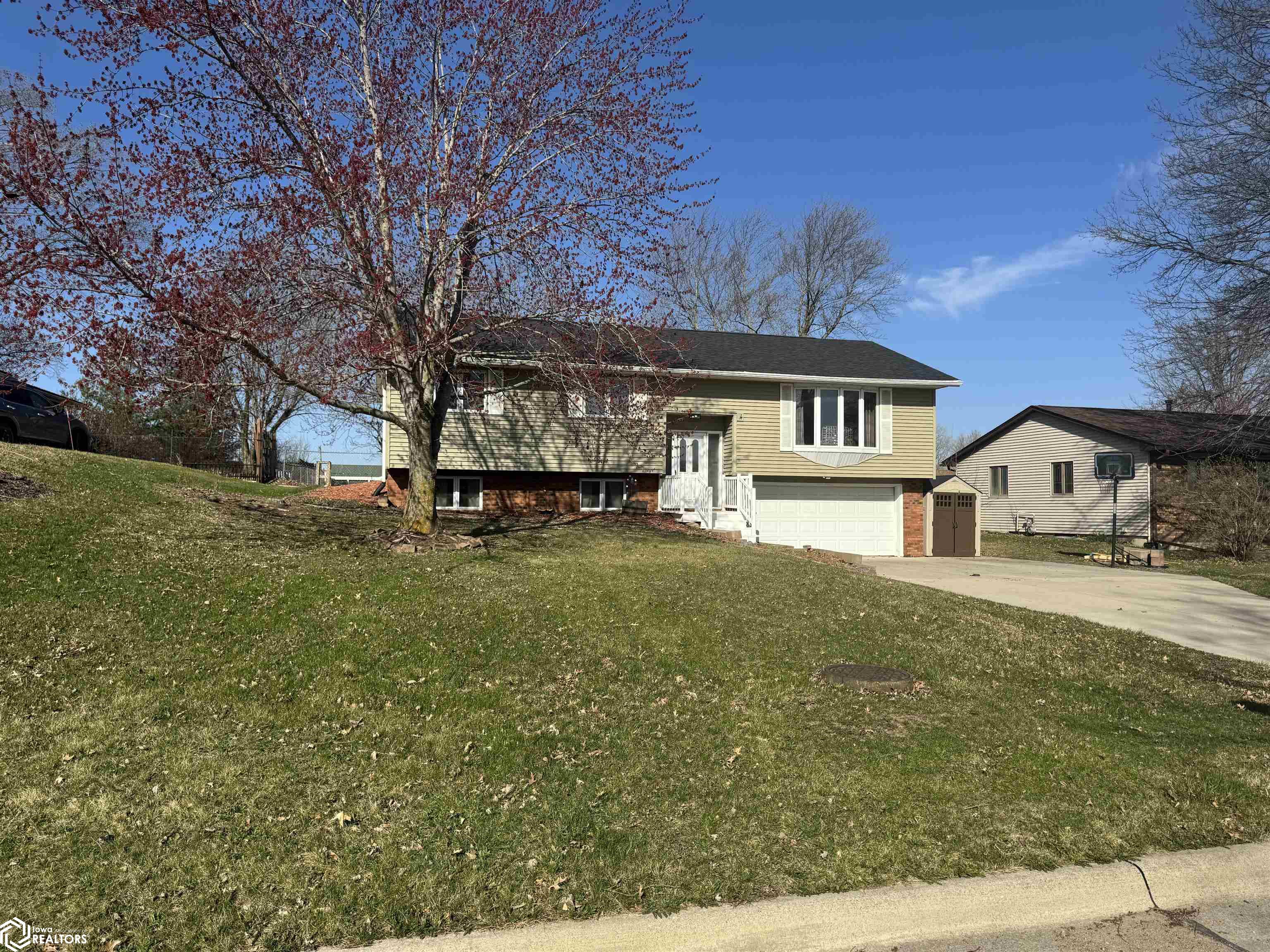 2825 Oak Meadow Drive, Ottumwa, Iowa image 3