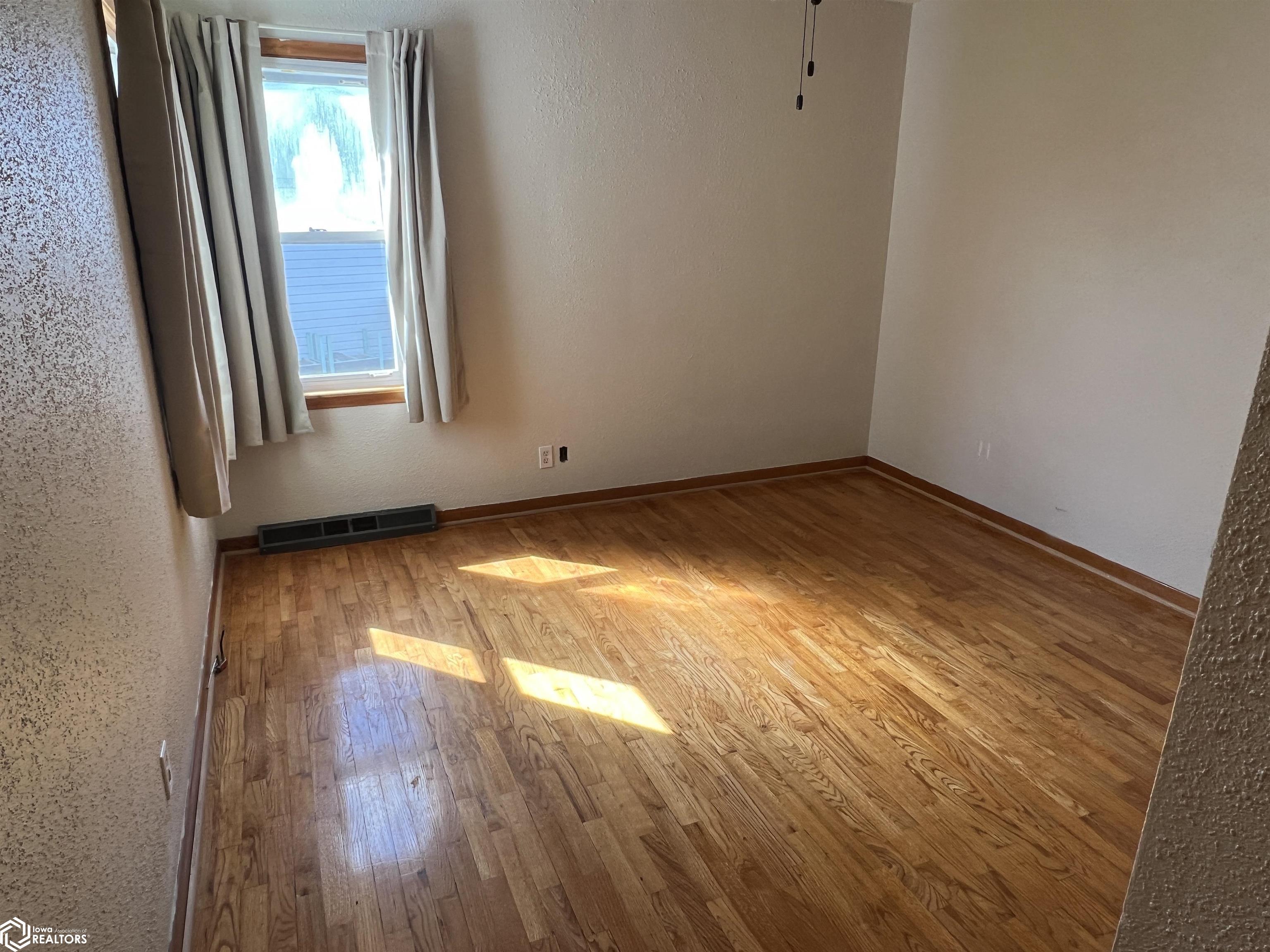 704 W Fillmore Avenue, Fairfield, Iowa image 13
