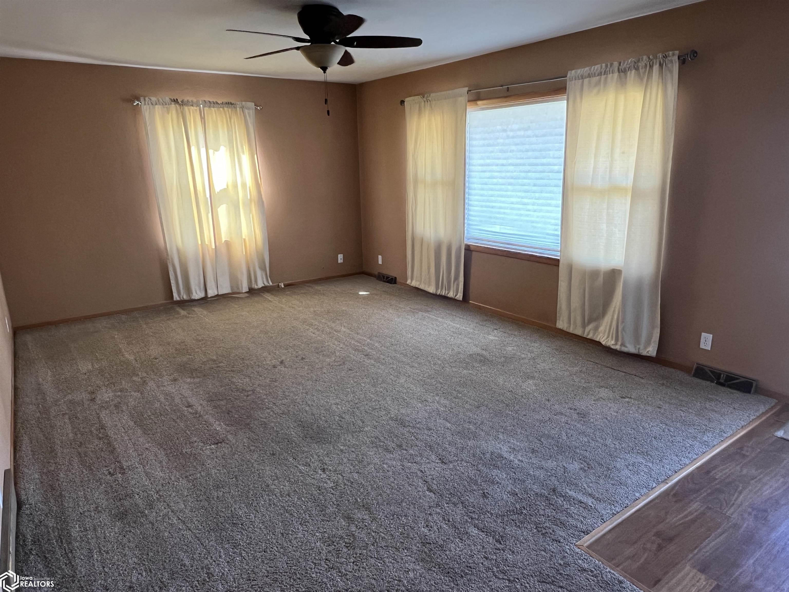 704 W Fillmore Avenue, Fairfield, Iowa image 3