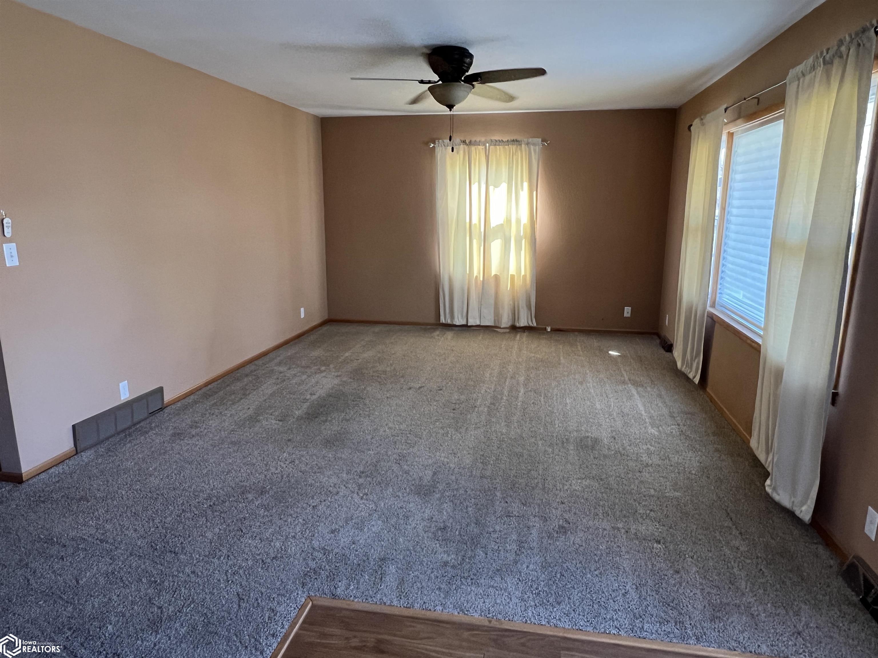 704 W Fillmore Avenue, Fairfield, Iowa image 4