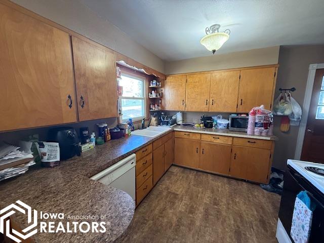 215 Linden Court, Brooklyn, Iowa image 8