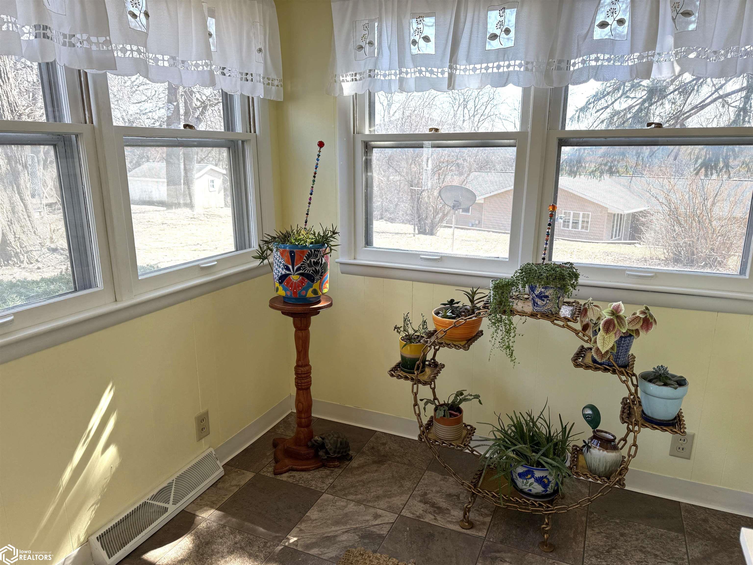 236 E Park Street, Forest City, Iowa image 31