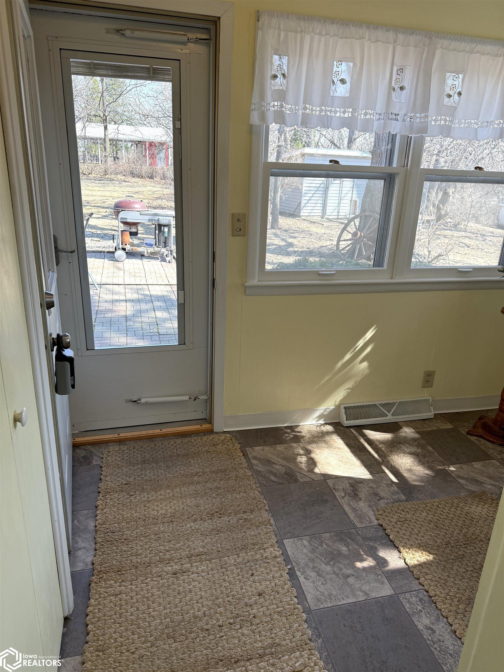 236 E Park Street, Forest City, Iowa image 32