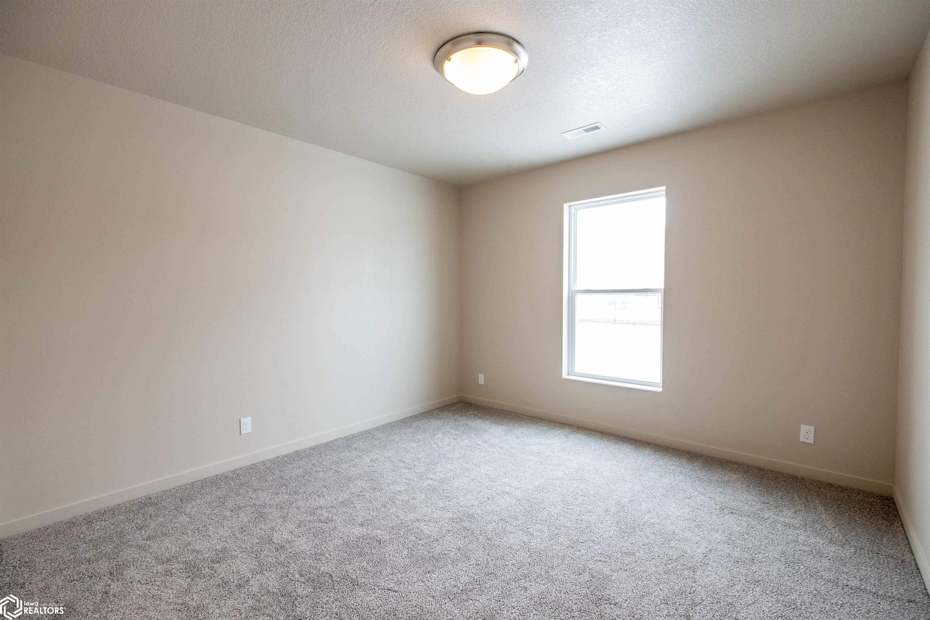 1107 E Southridge Road, Marshalltown, Iowa image 18