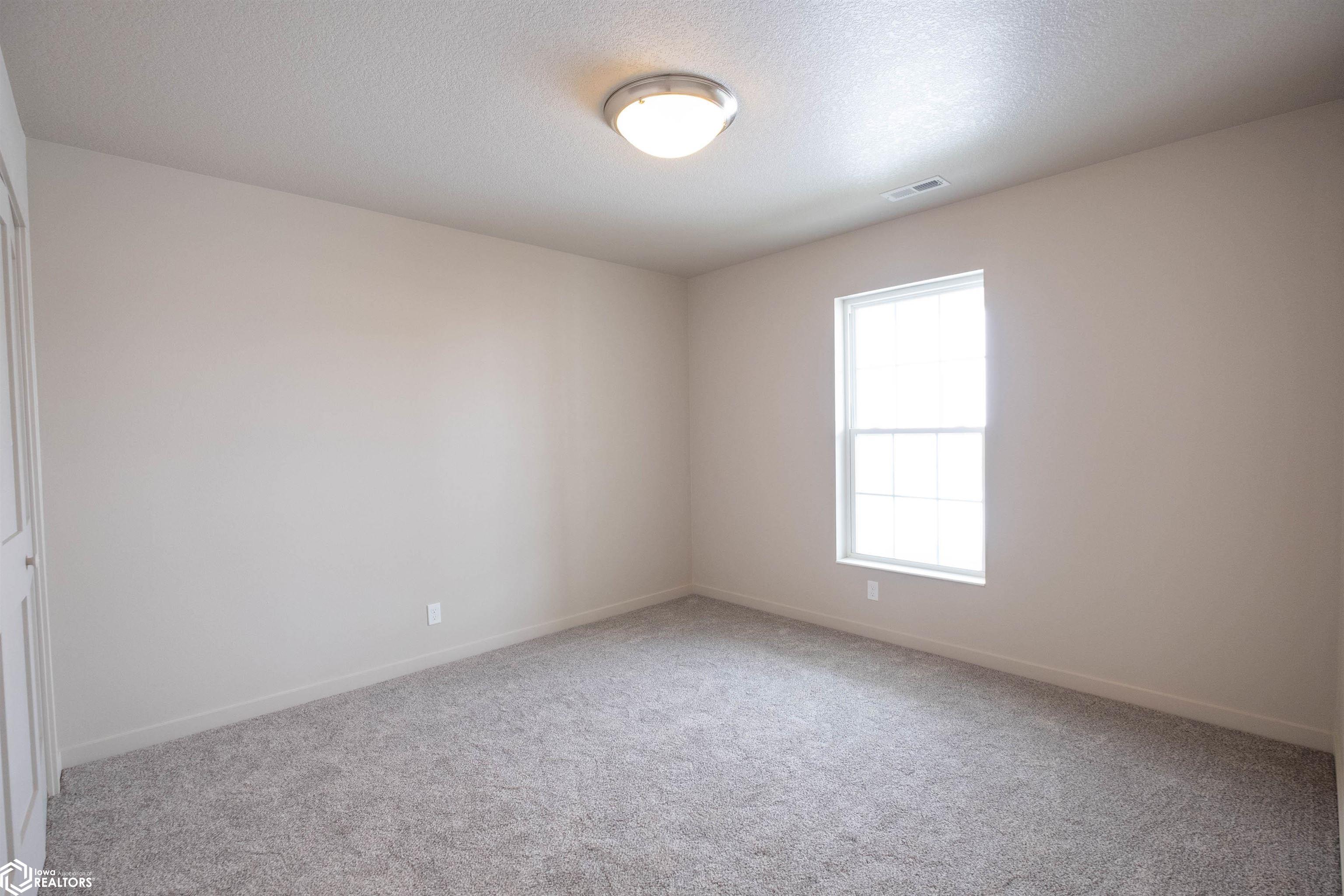 1103 E Southridge Road, Marshalltown, Iowa image 2