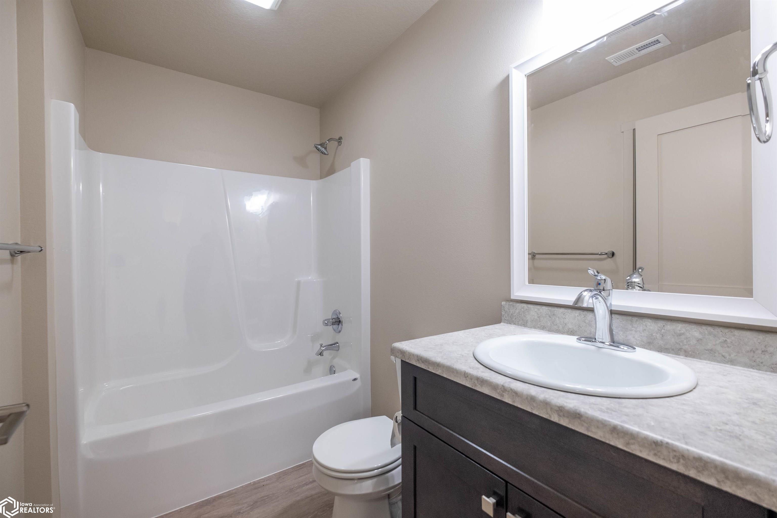 1103 E Southridge Road, Marshalltown, Iowa image 3