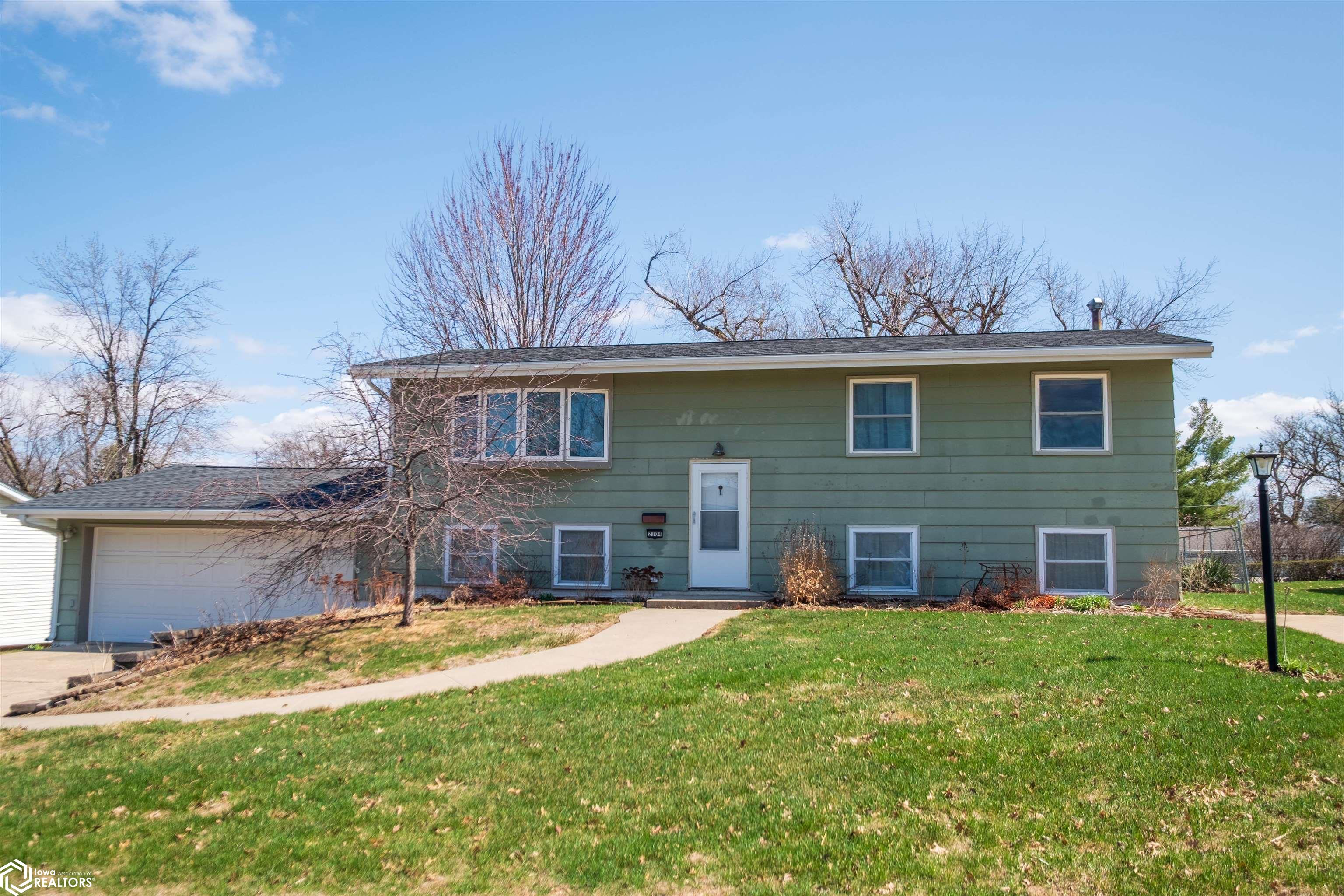 2104 S 5th Street, Marshalltown, Iowa image 1