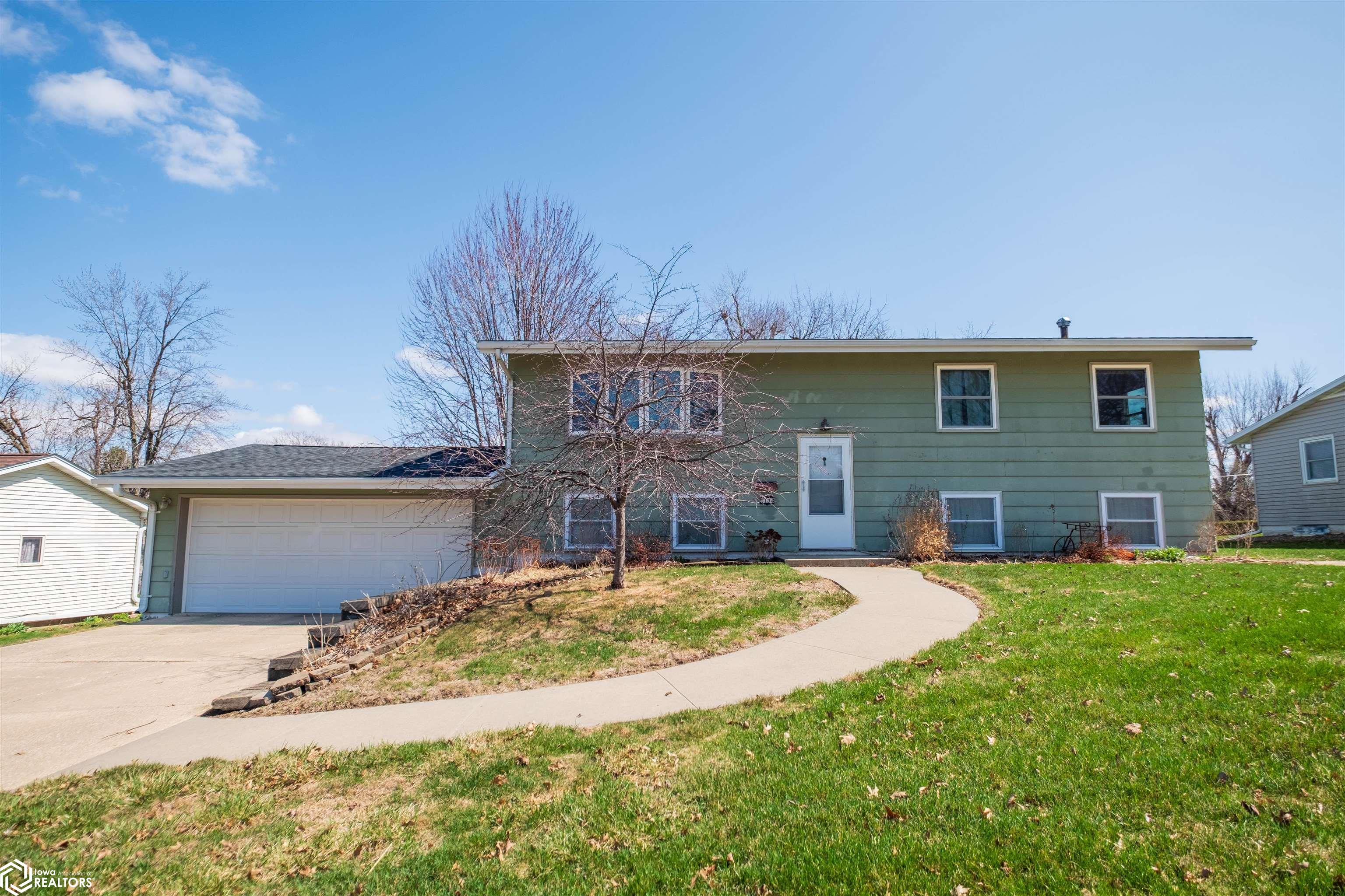 2104 S 5th Street, Marshalltown, Iowa image 2