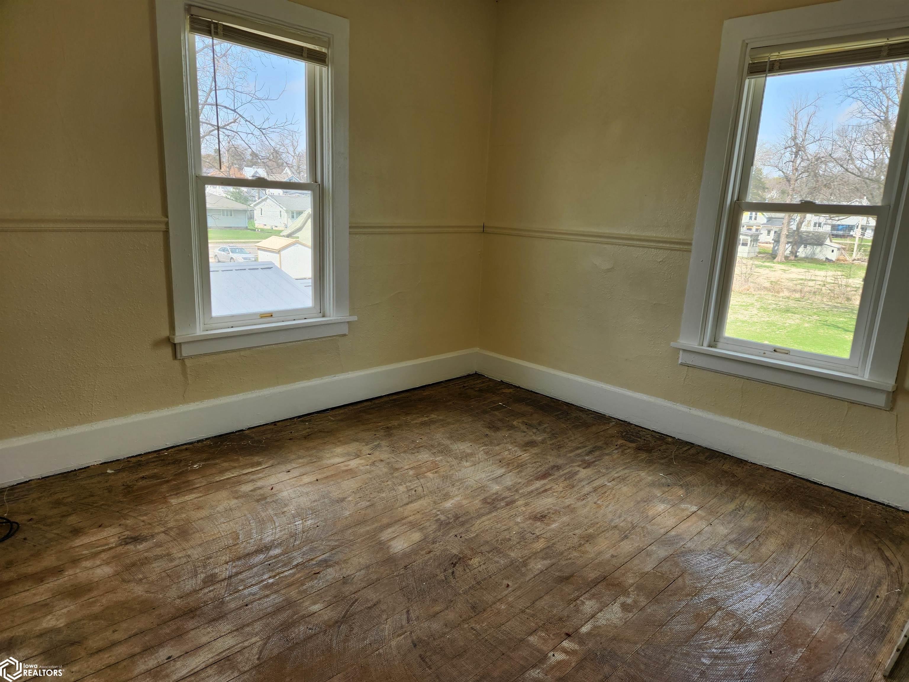 109 E 10th Street, Tama, Iowa image 4