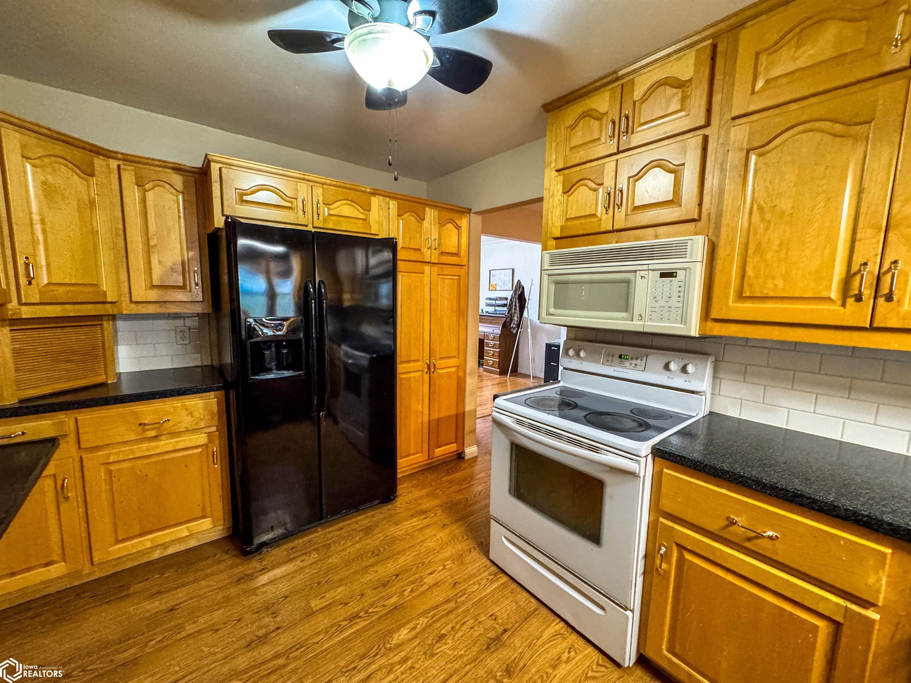 909 3rd Avenue, Hampton, Iowa image 3