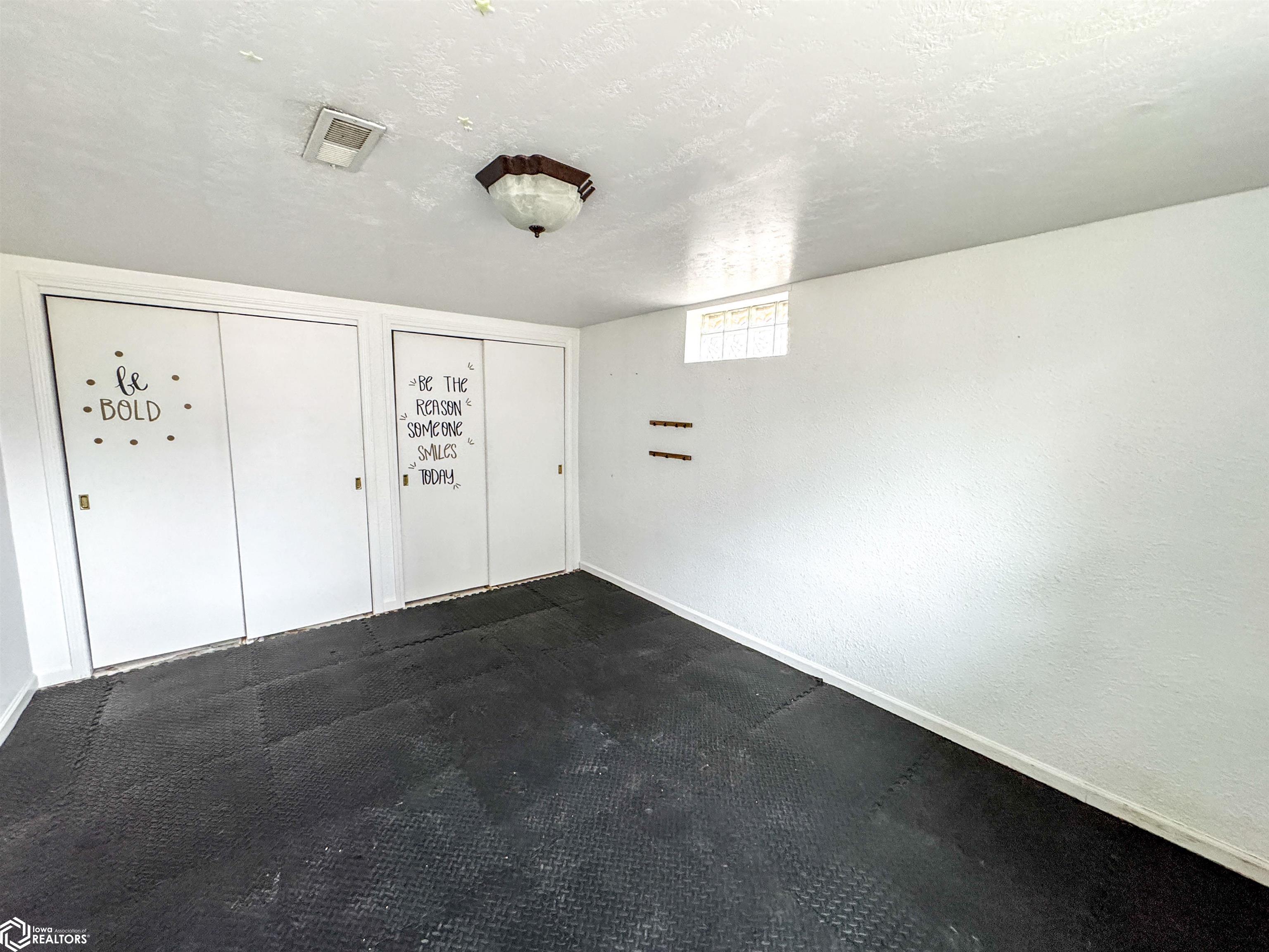 909 3rd Avenue, Hampton, Iowa image 26