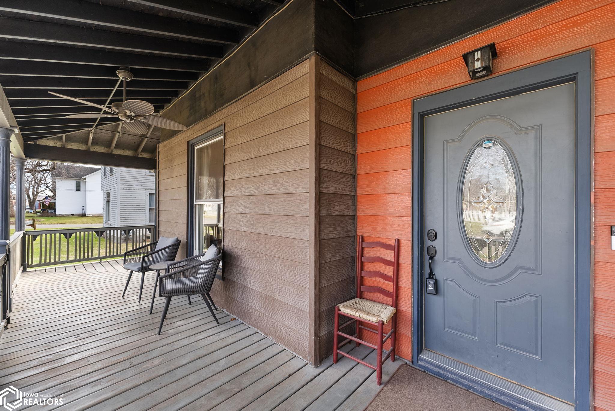 609 N Iowa Avenue, Washington, Iowa image 2