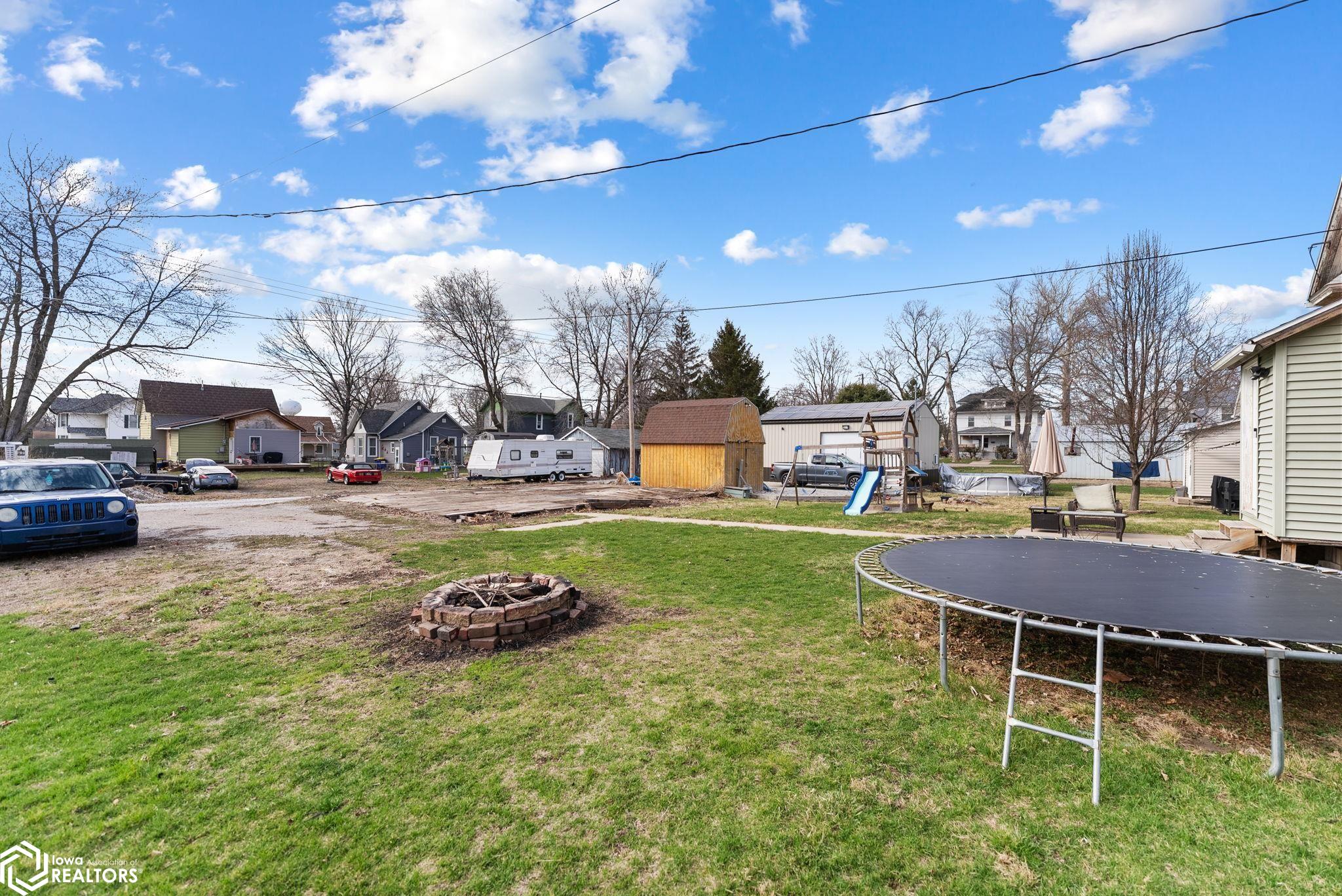 609 N Iowa Avenue, Washington, Iowa image 25
