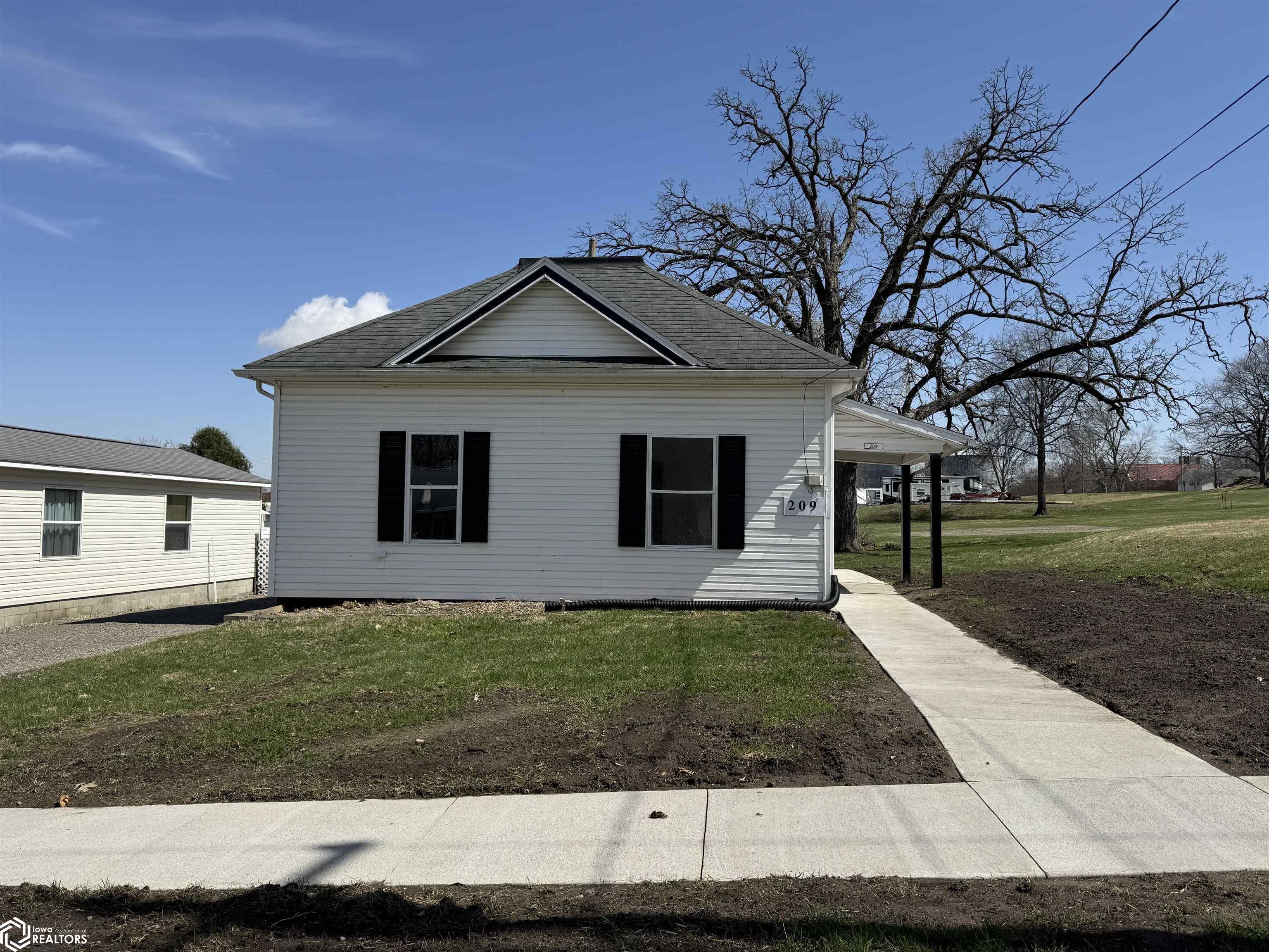 209 Mill Street, Traer, Iowa image 1