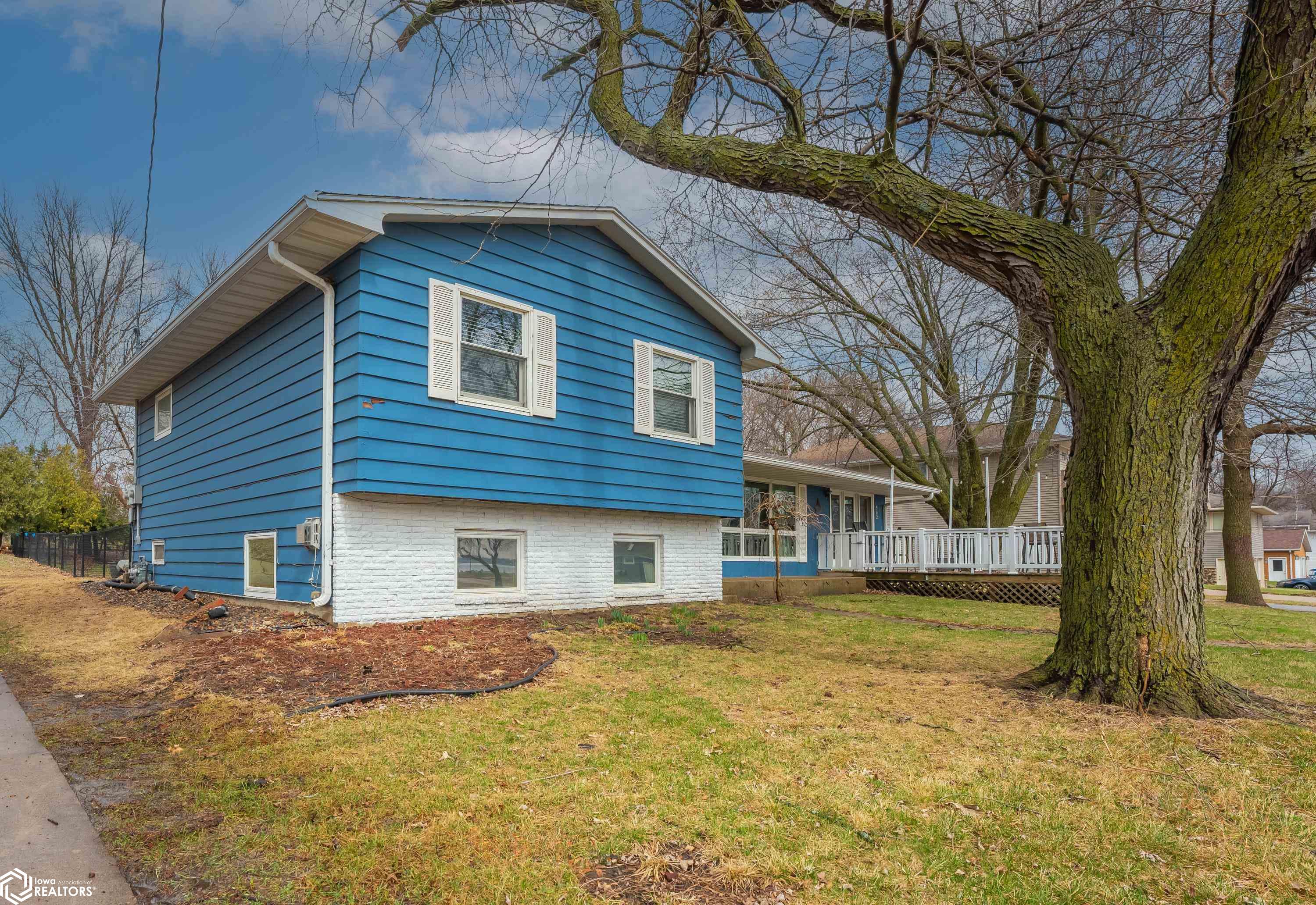 902 N Shore Drive, Clear Lake, Iowa image 2