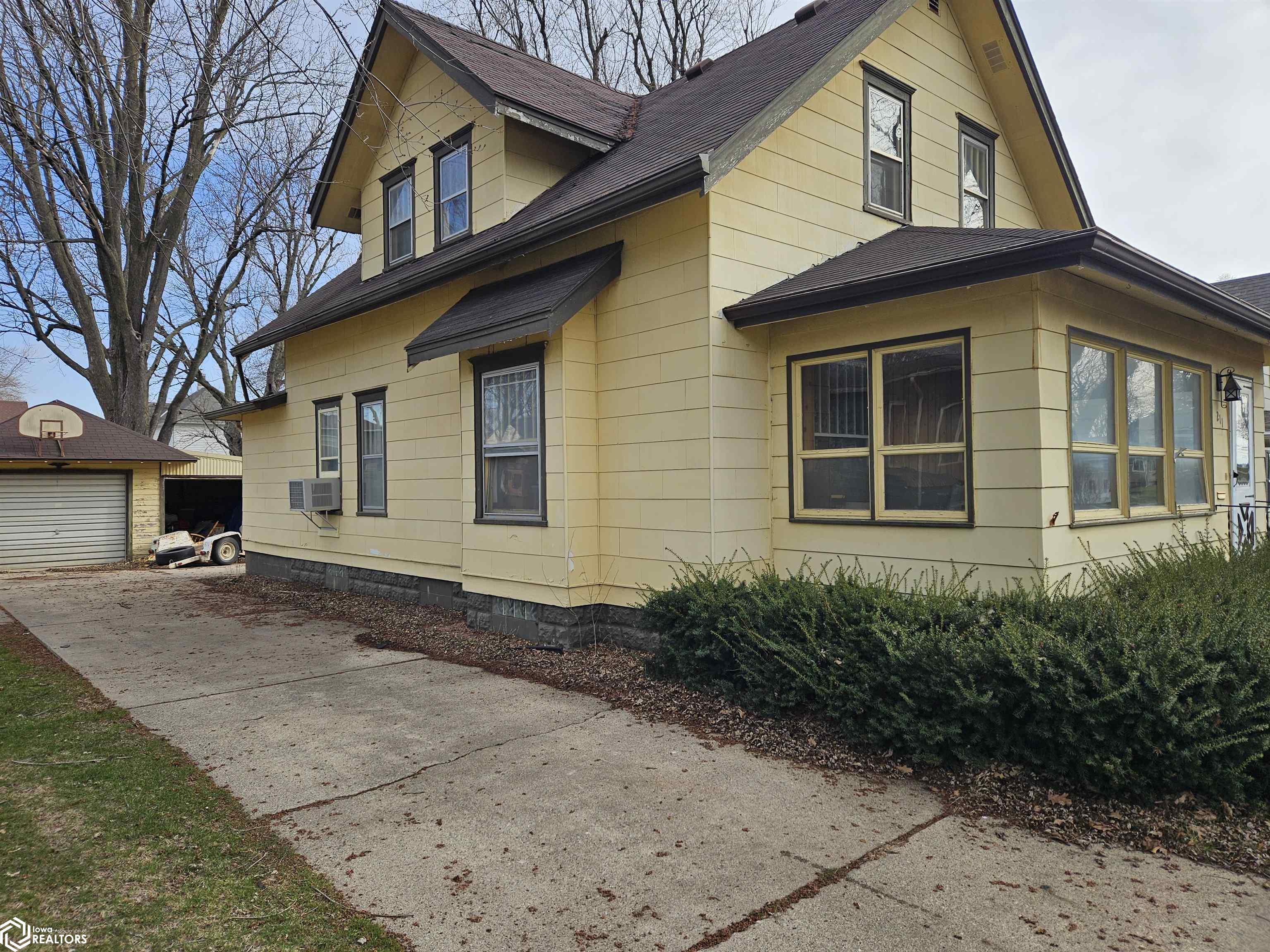 211 2nd Street, Manning, Iowa image 3