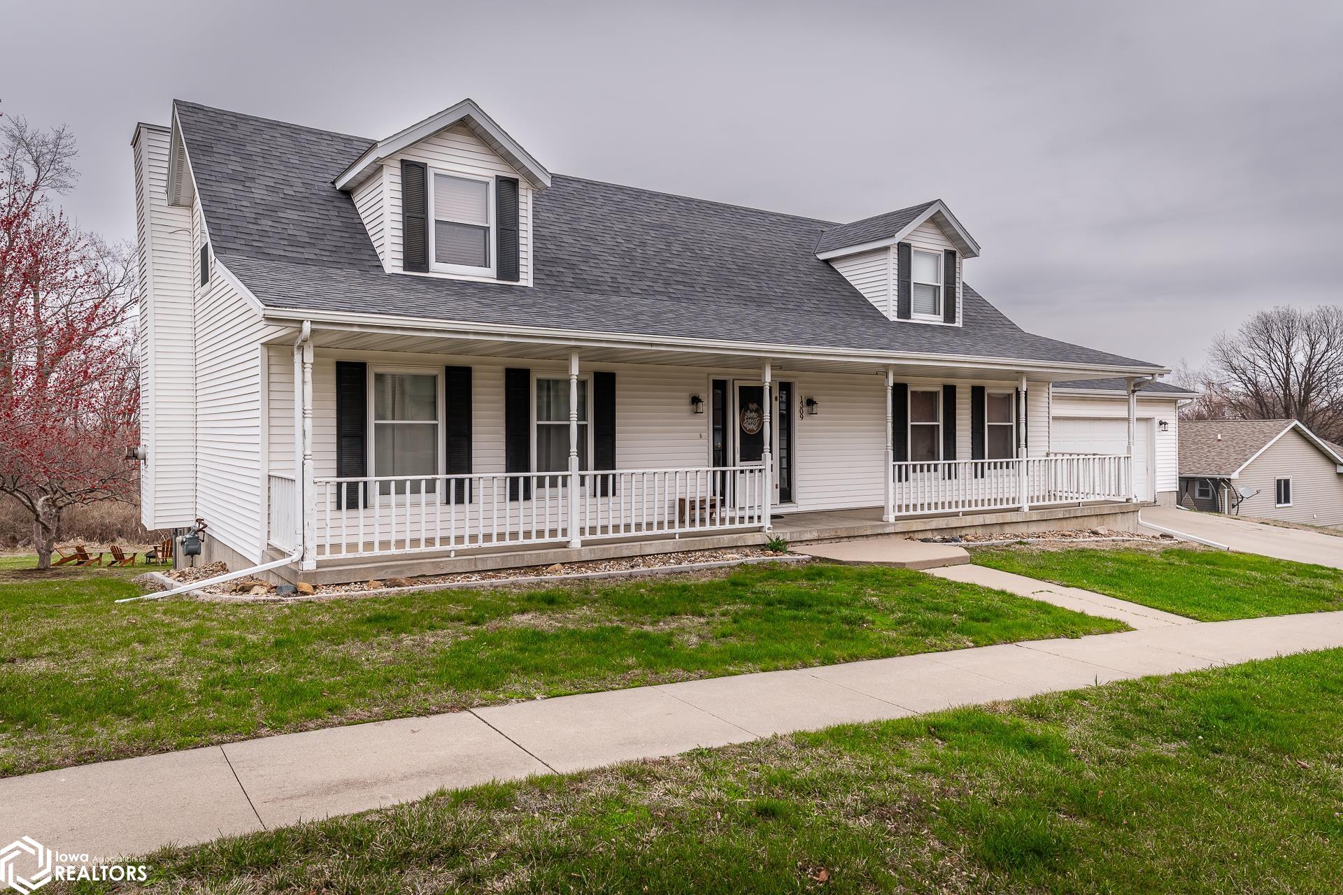 1309 Emerald Drive, Marshalltown, Iowa image 2