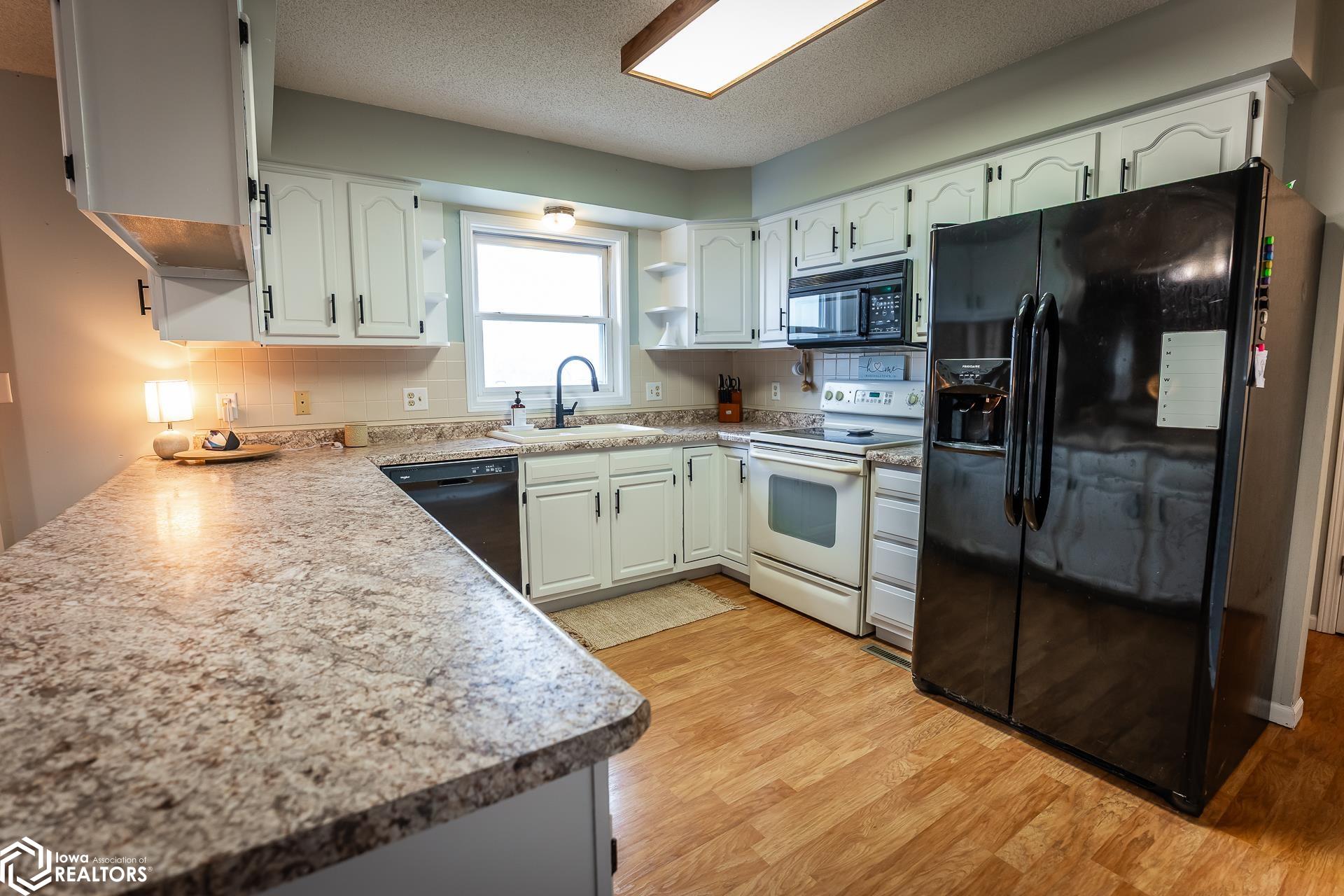 1309 Emerald Drive, Marshalltown, Iowa image 17