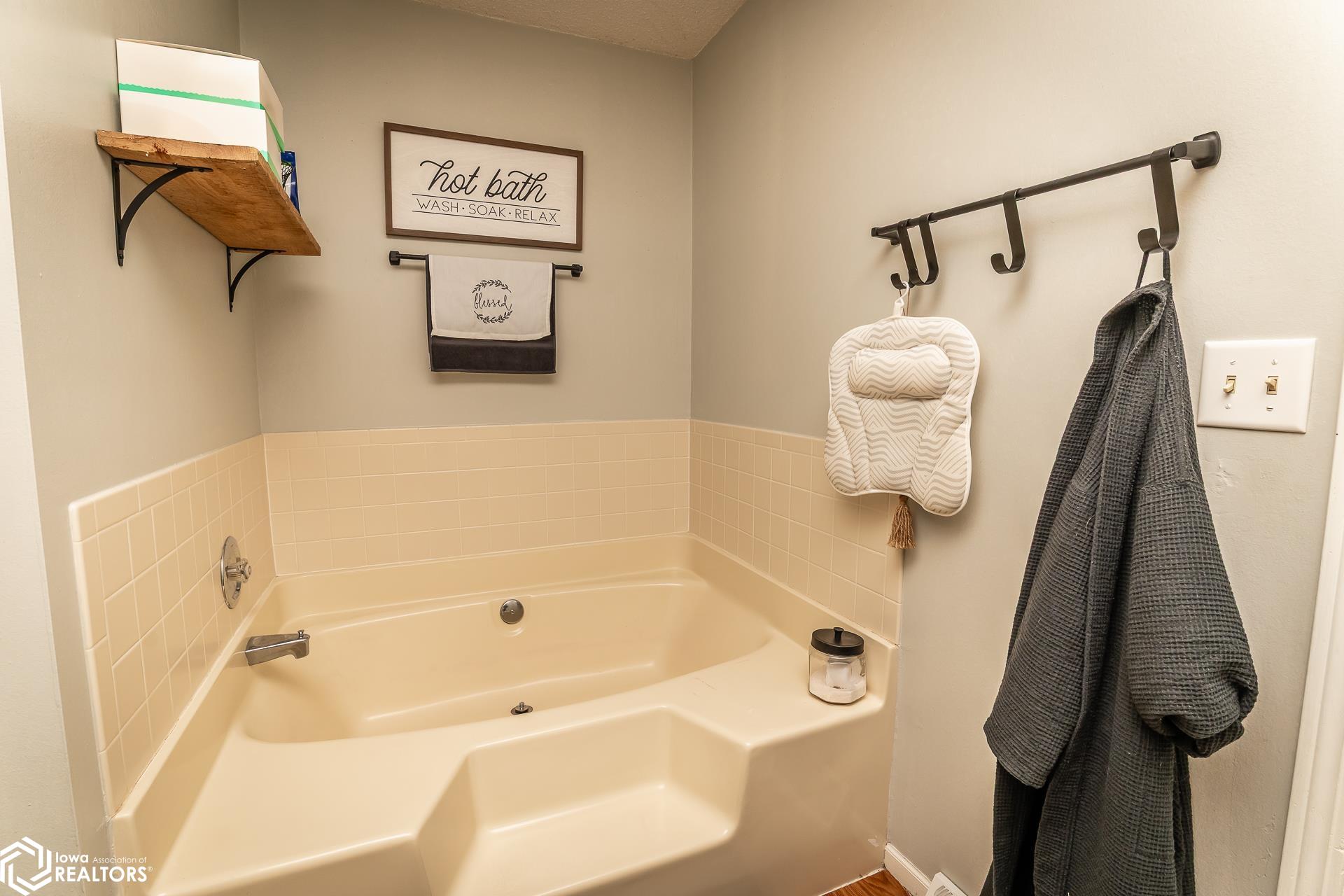 1309 Emerald Drive, Marshalltown, Iowa image 25