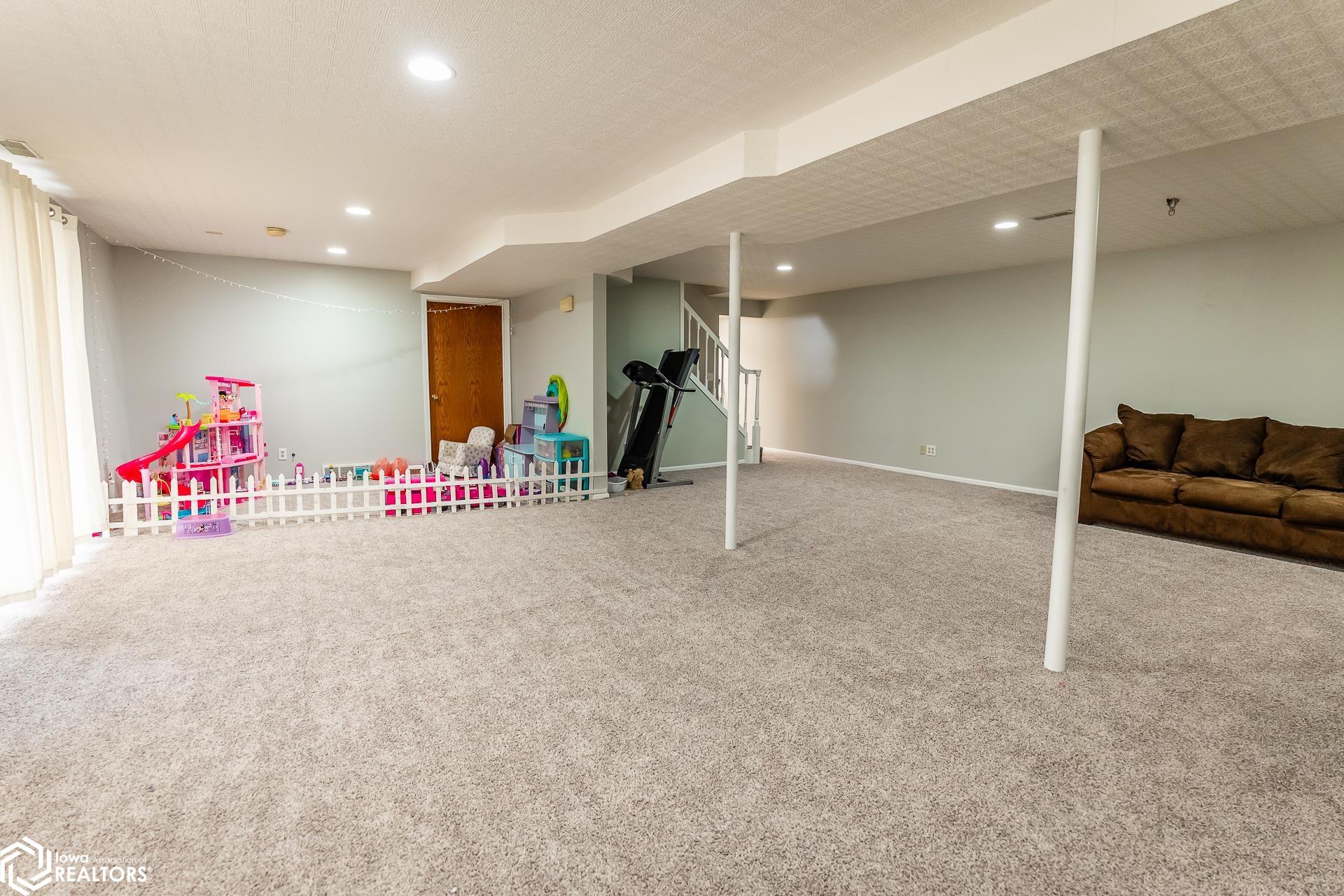1309 Emerald Drive, Marshalltown, Iowa image 40