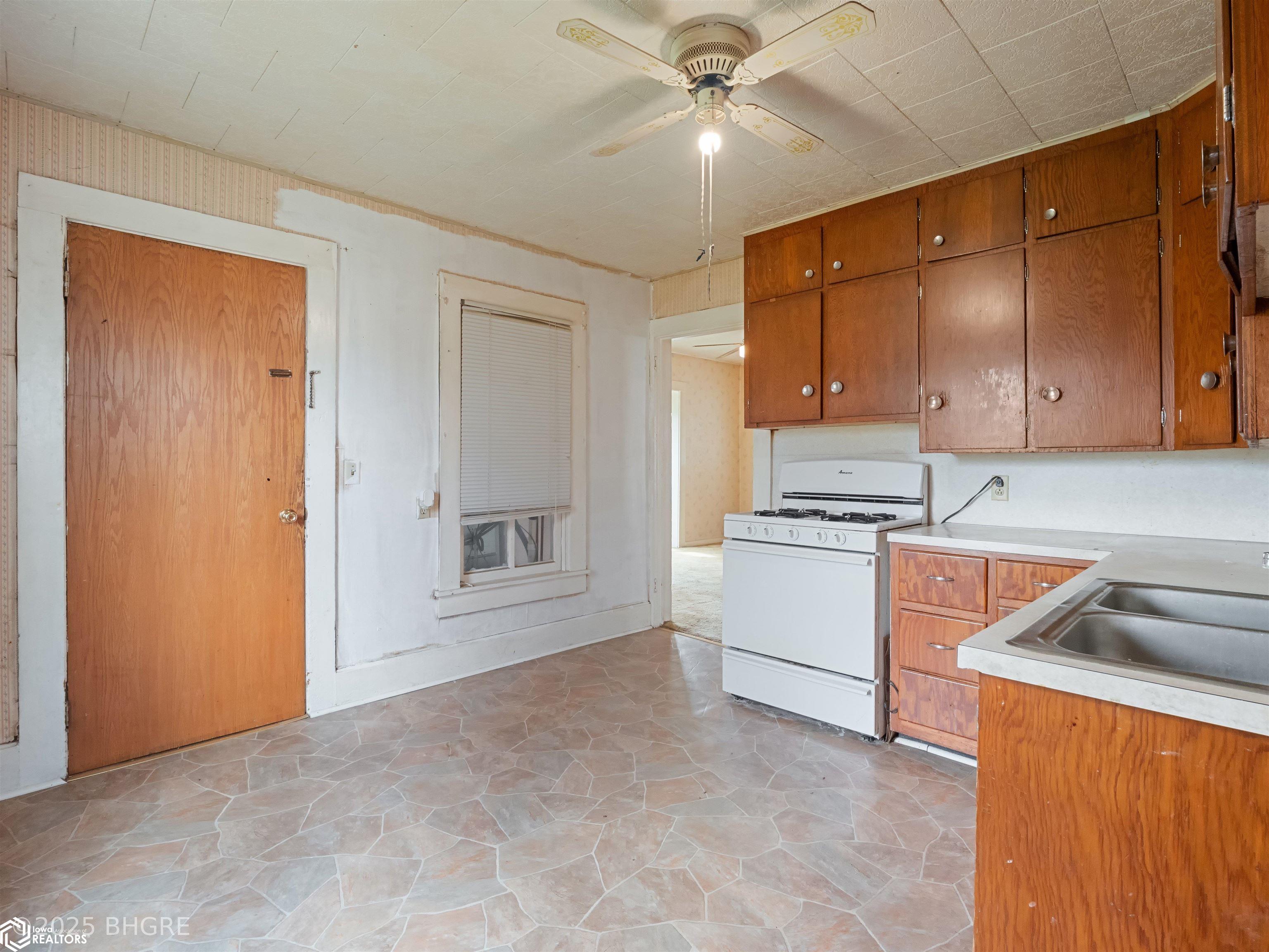 503 N Gaines Street, Stuart, Iowa image 10