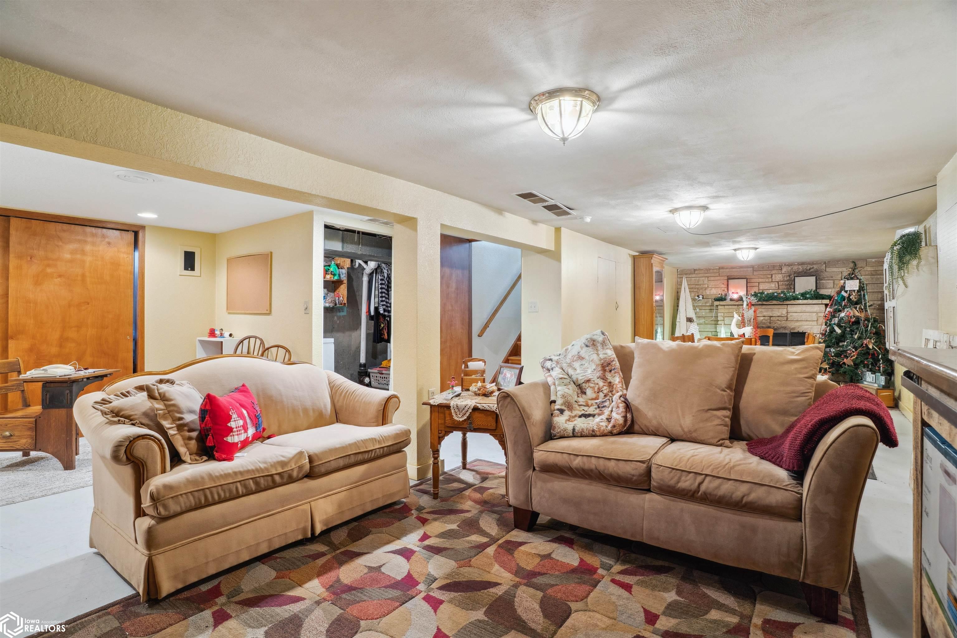 906 N Main, Mount Pleasant, Iowa image 21