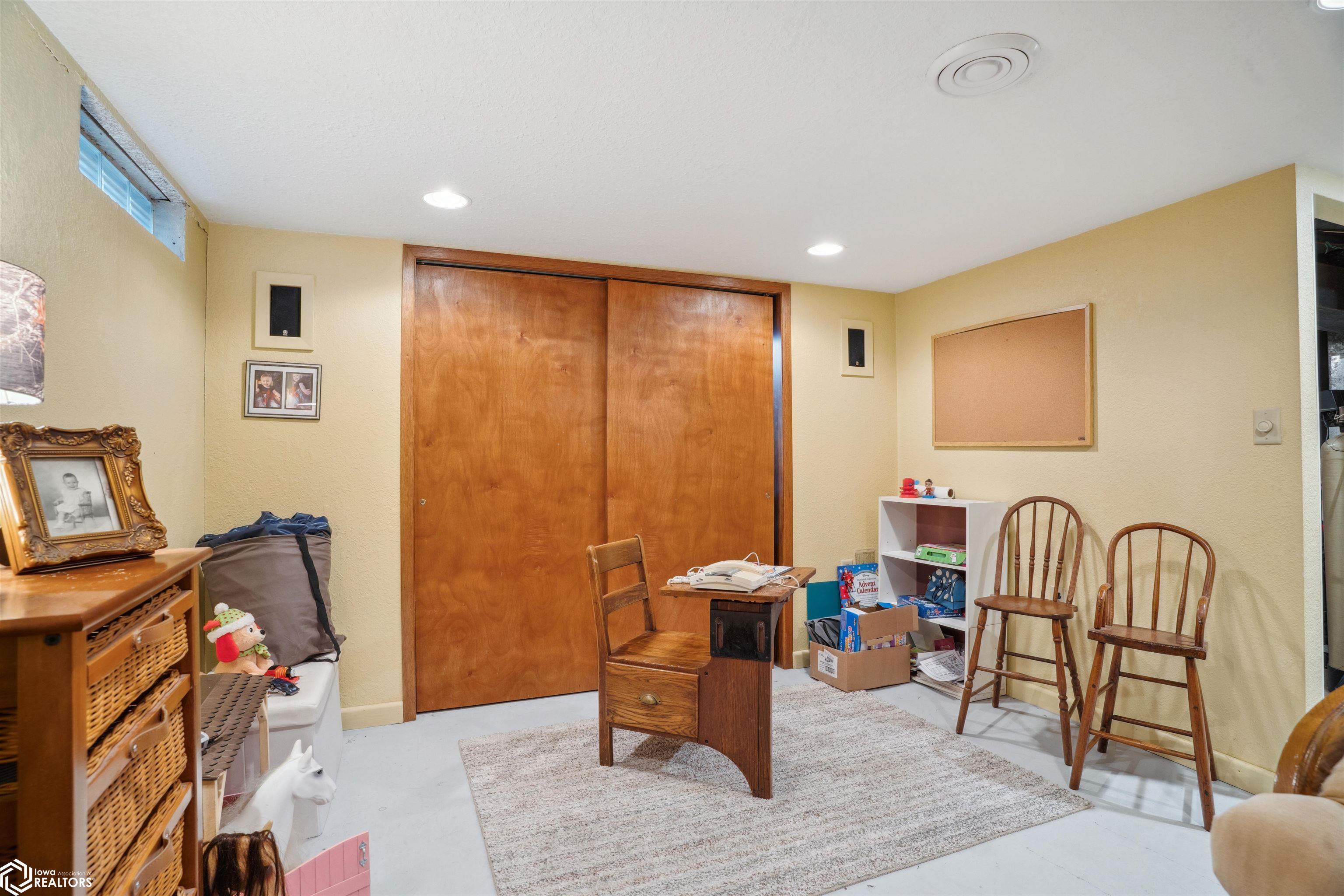906 N Main, Mount Pleasant, Iowa image 22