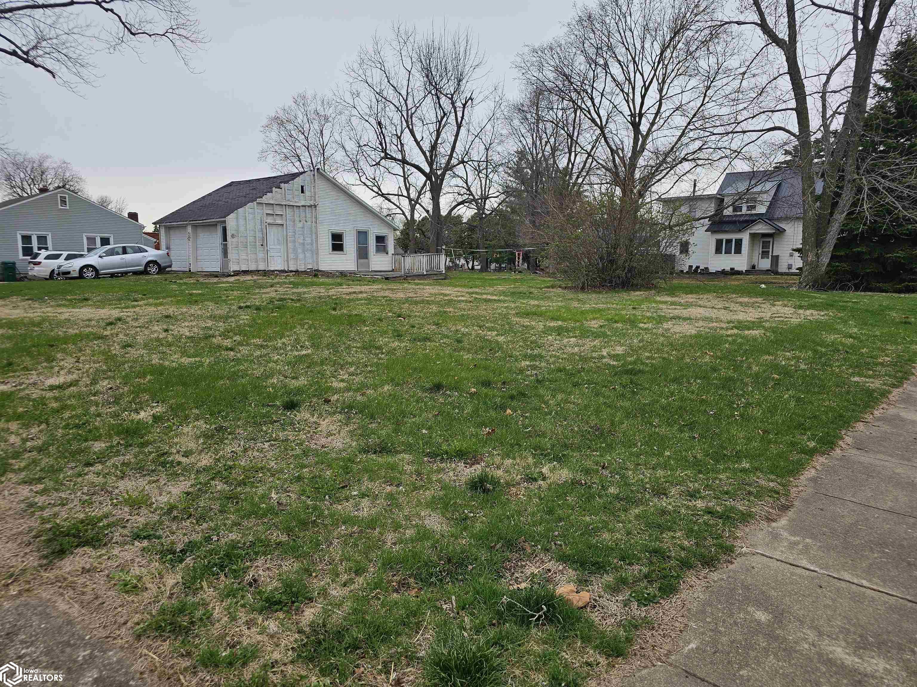 301 N Elm Street, New London, Iowa image 1