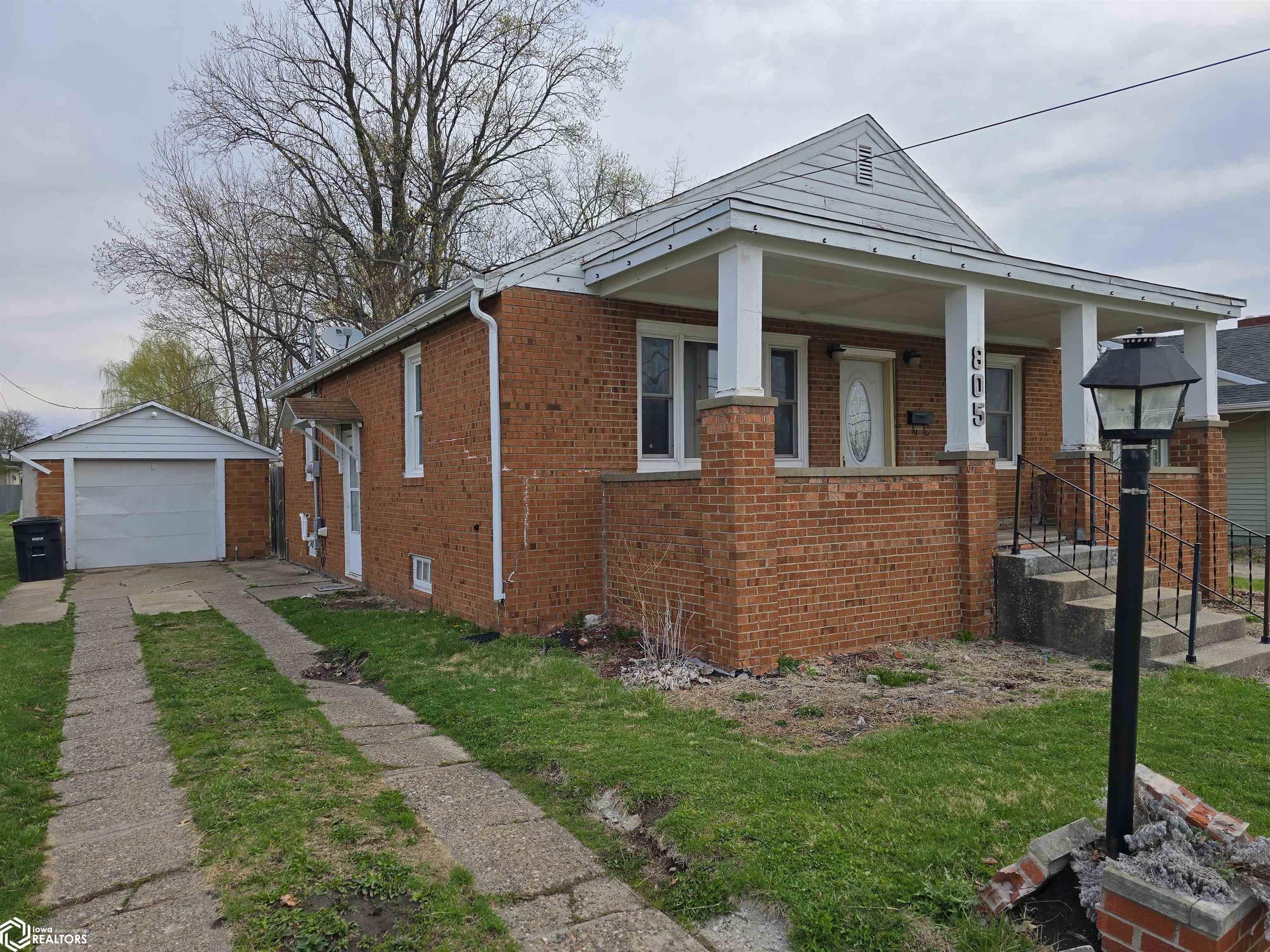 805 E Monroe Street, Mount Pleasant, Iowa image 2