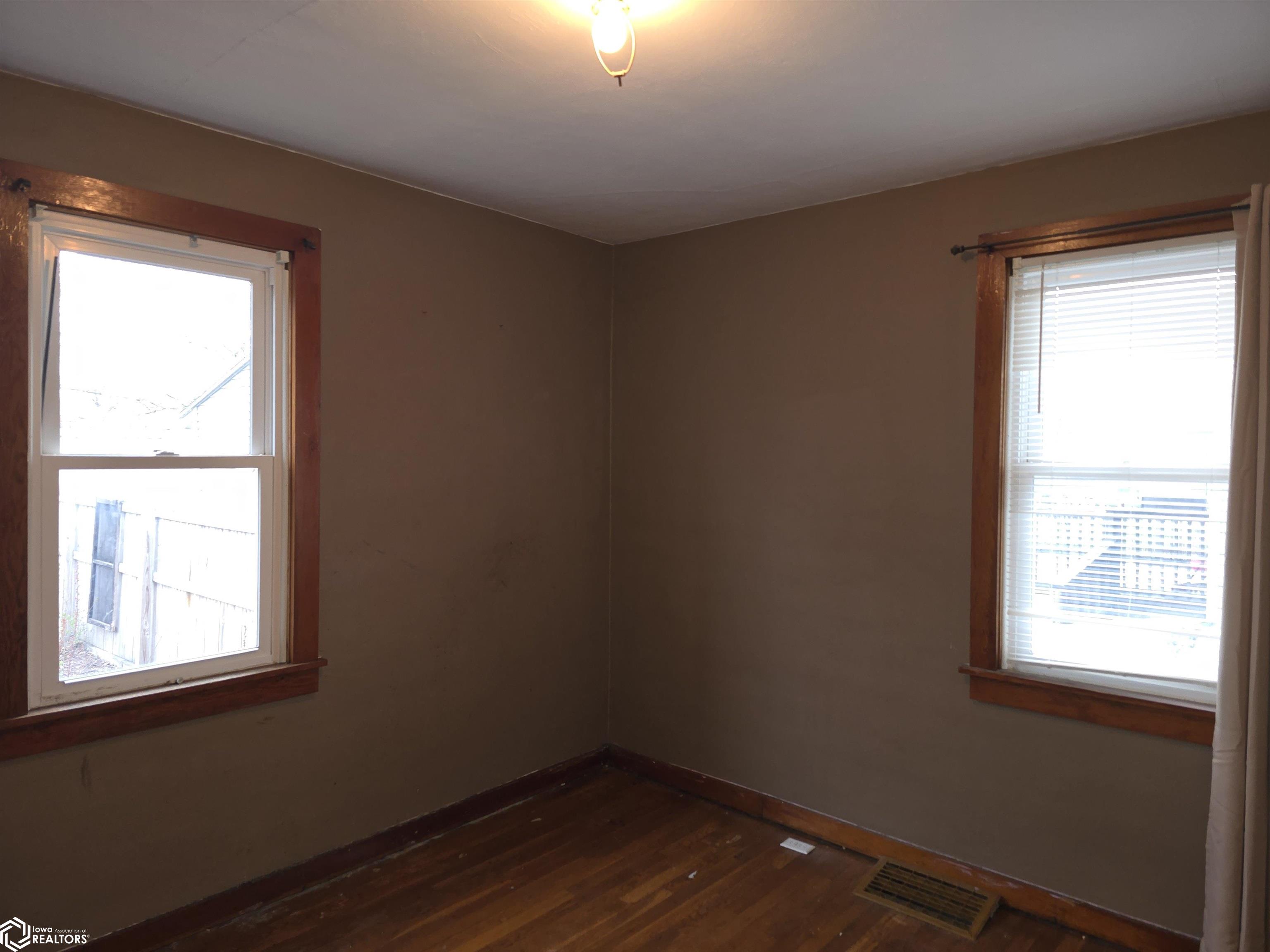 805 E Monroe Street, Mount Pleasant, Iowa image 7