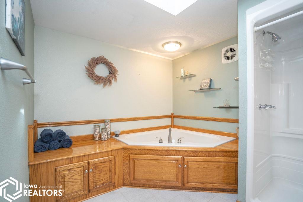 2057 Larrys Drive, Brooklyn, Iowa image 23