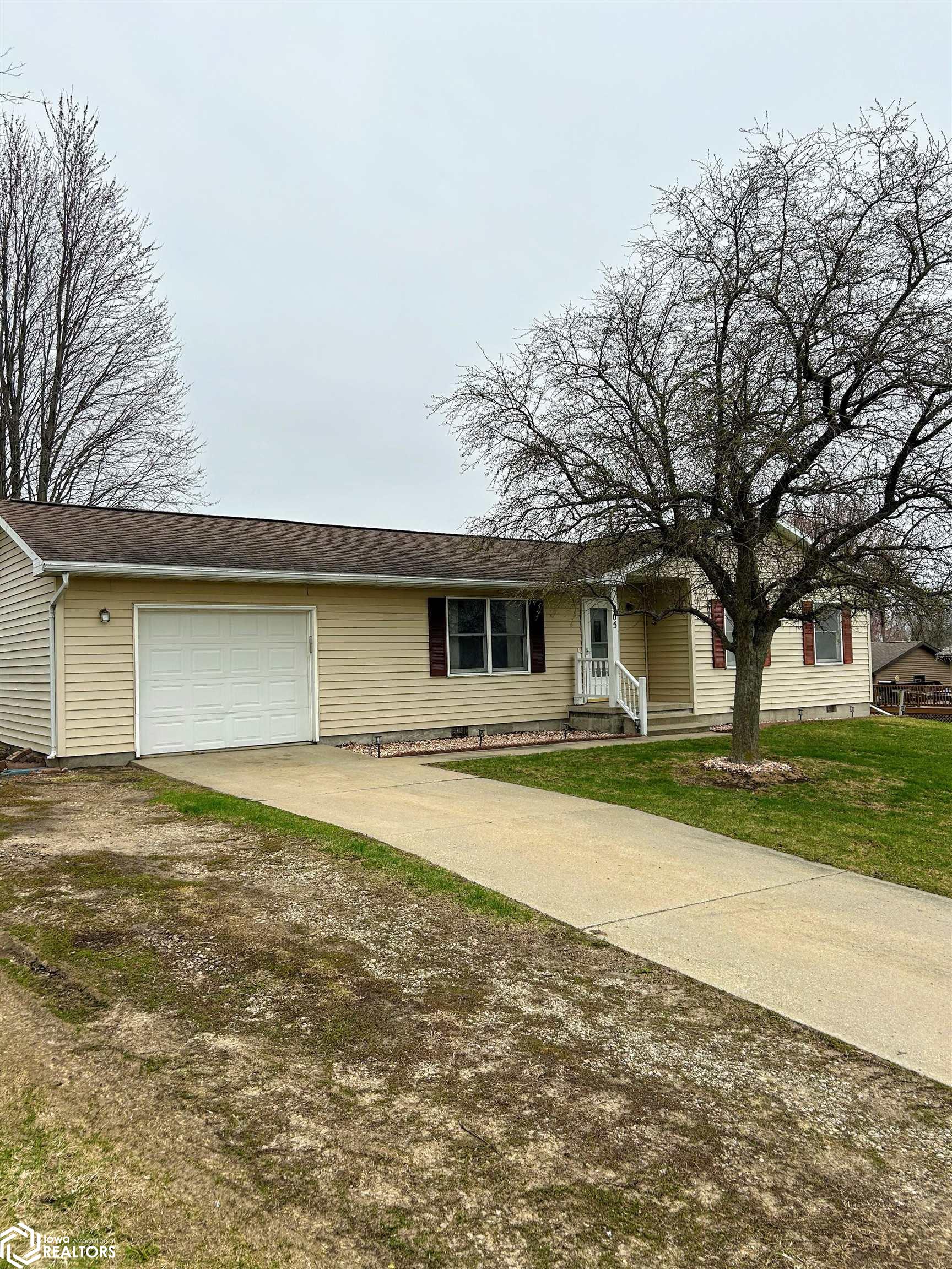 905 Middle Street, Brooklyn, Iowa image 1