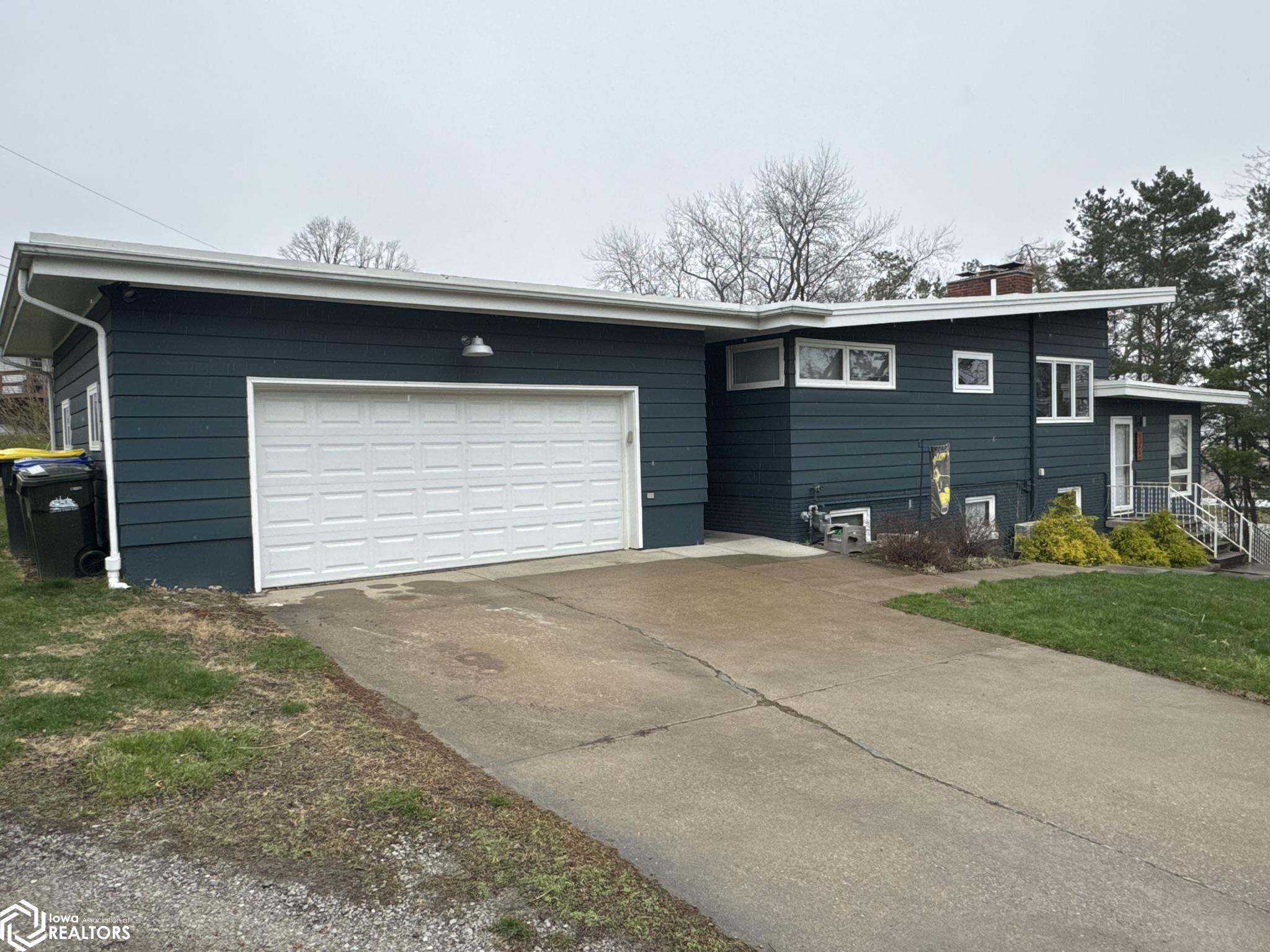 1204 Ashley Drive, Iowa City, Iowa image 1