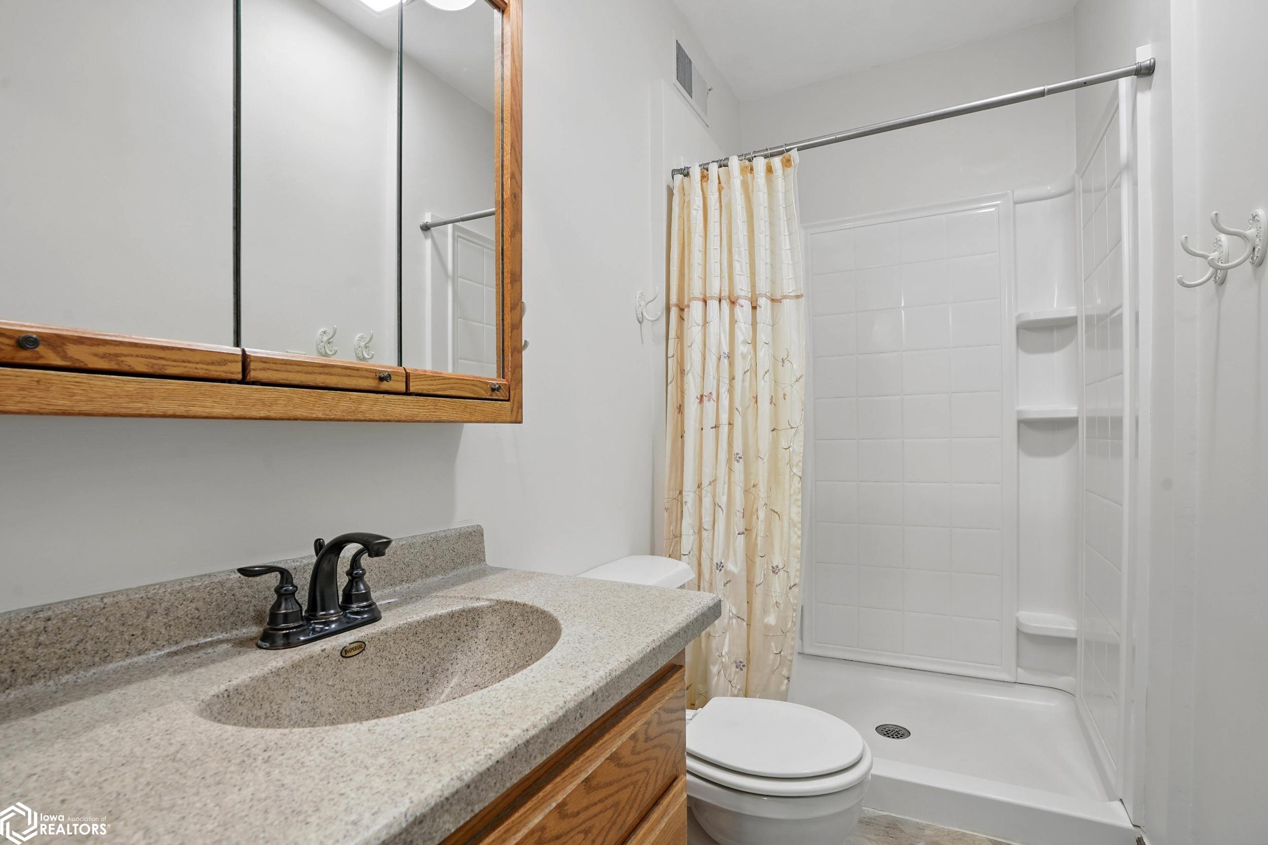 824 S 2nd Avenue, Washington, Iowa image 32