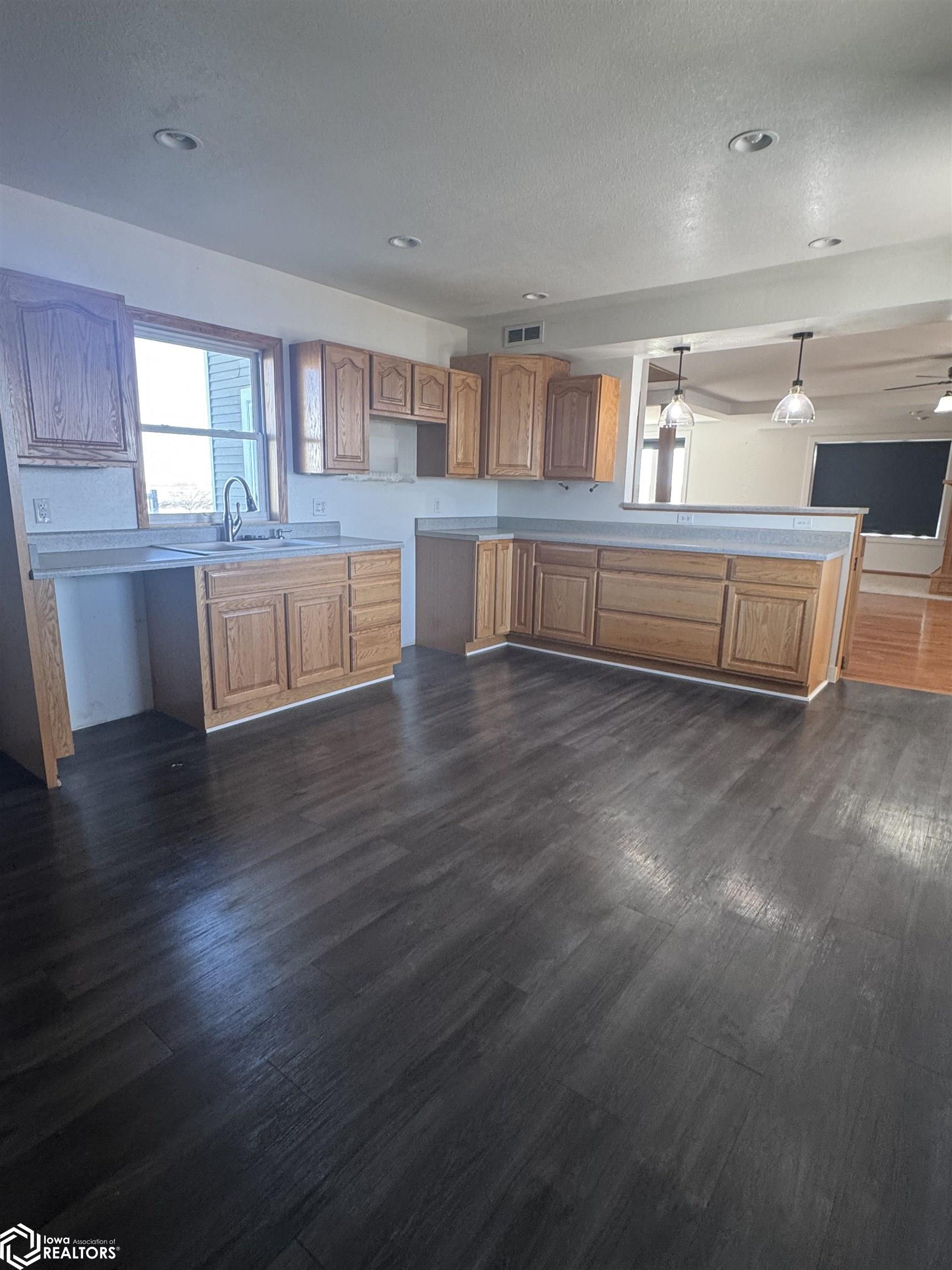 24939 G Avenue, Hubbard, Iowa image 22
