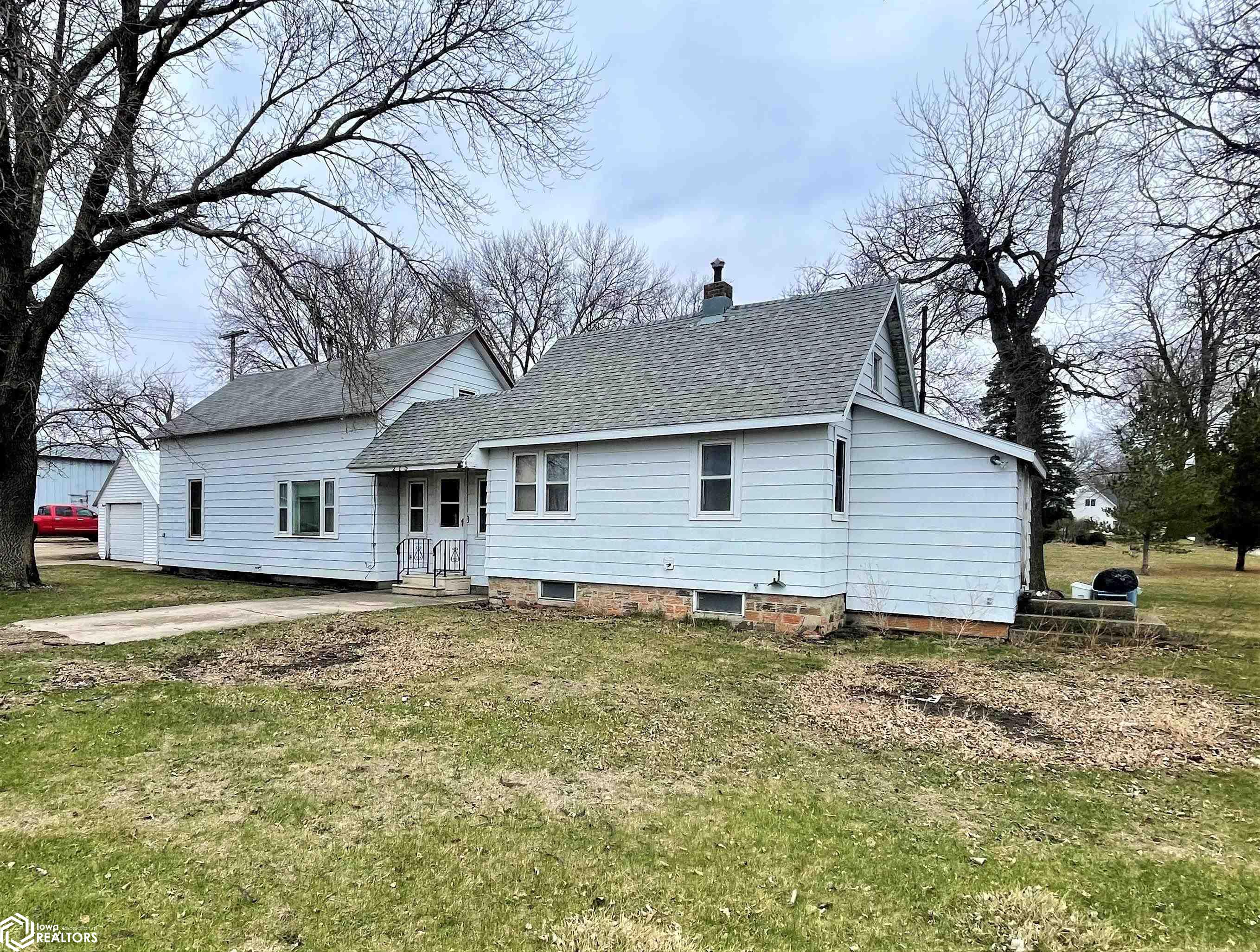215 3rd Street, Buffalo Center, Iowa image 1